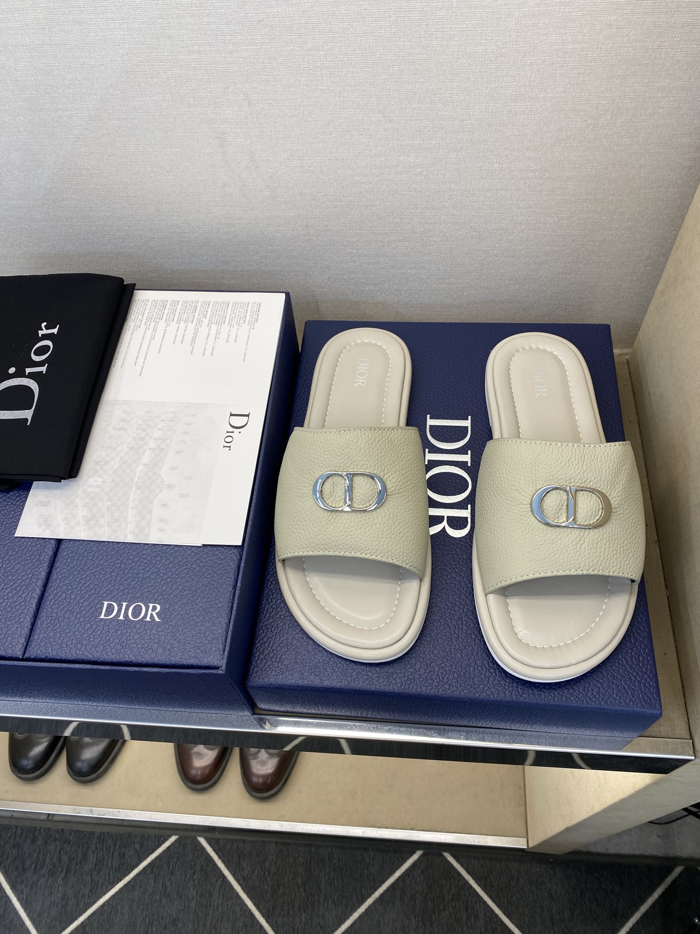 ⚠️Dior ⚠️顶尖工艺品⚠️男士拖鞋⚠️正码：39－44，38 45 46订制⚠最新夏季新款男士皮底