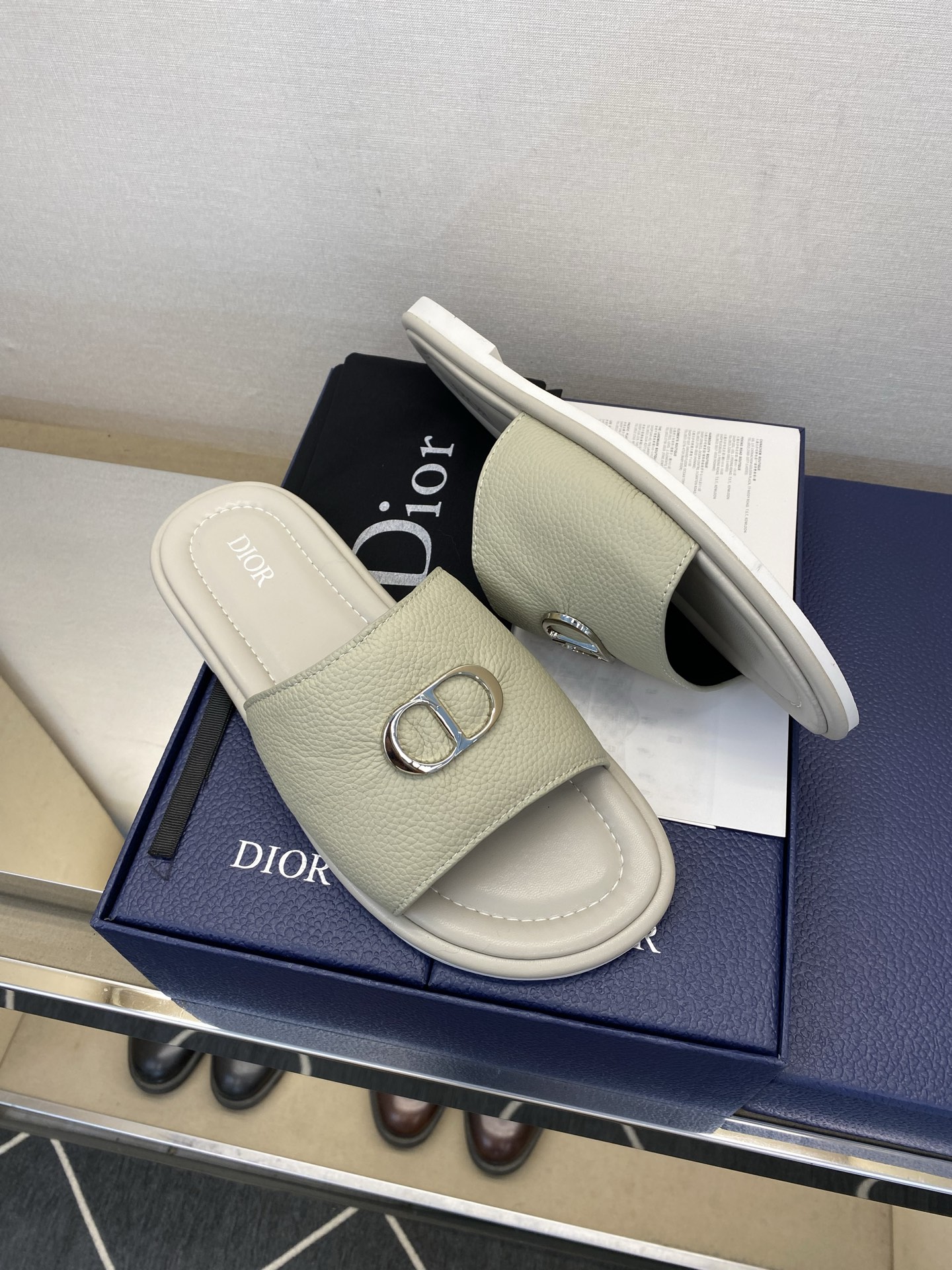 ⚠️Dior ⚠️顶尖工艺品⚠️男士拖鞋⚠️正码：39－44，38 45 46订制⚠最新夏季新款男士皮底