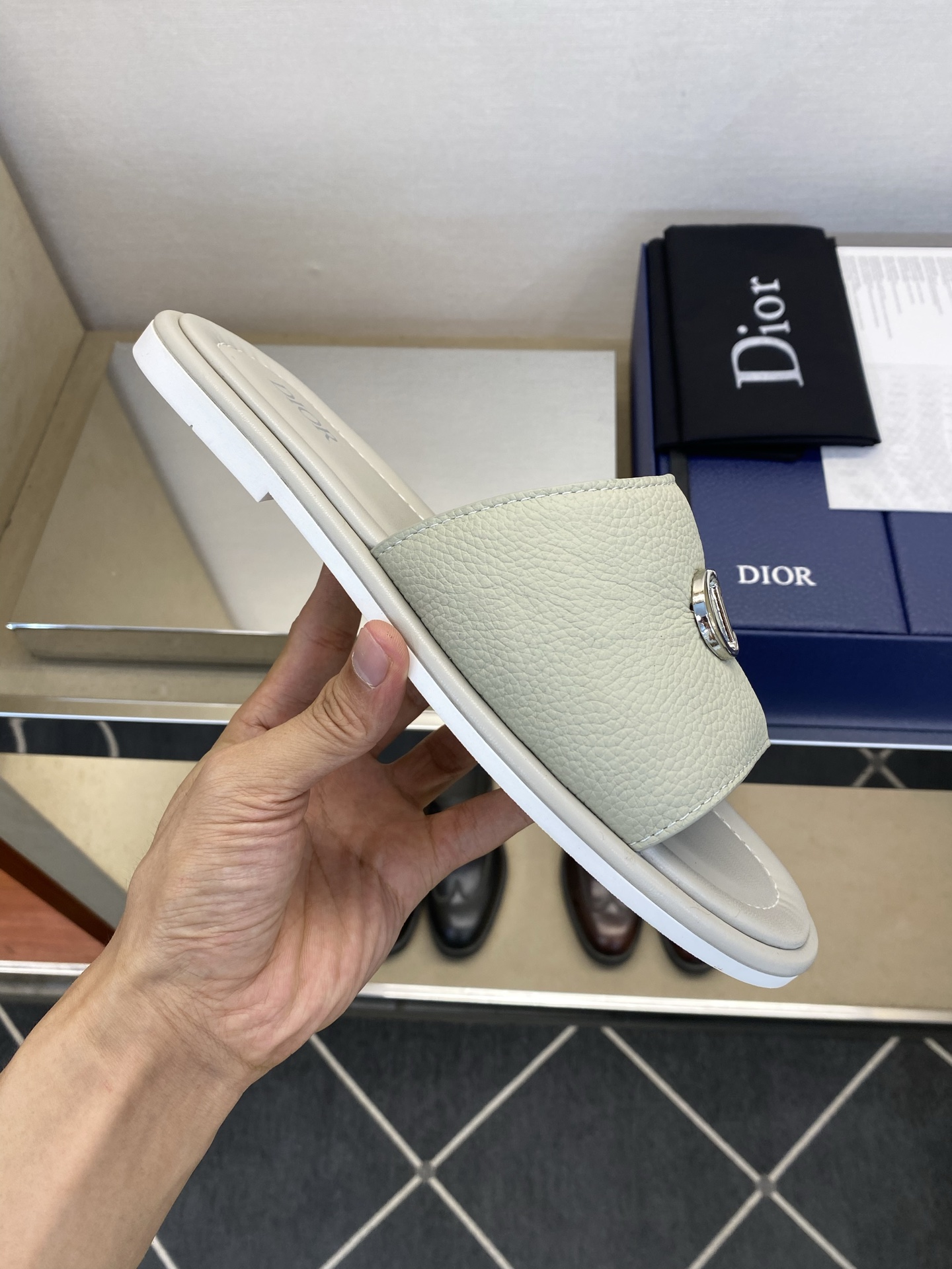 ⚠️Dior ⚠️顶尖工艺品⚠️男士拖鞋⚠️正码：39－44，38 45 46订制⚠最新夏季新款男士皮底
