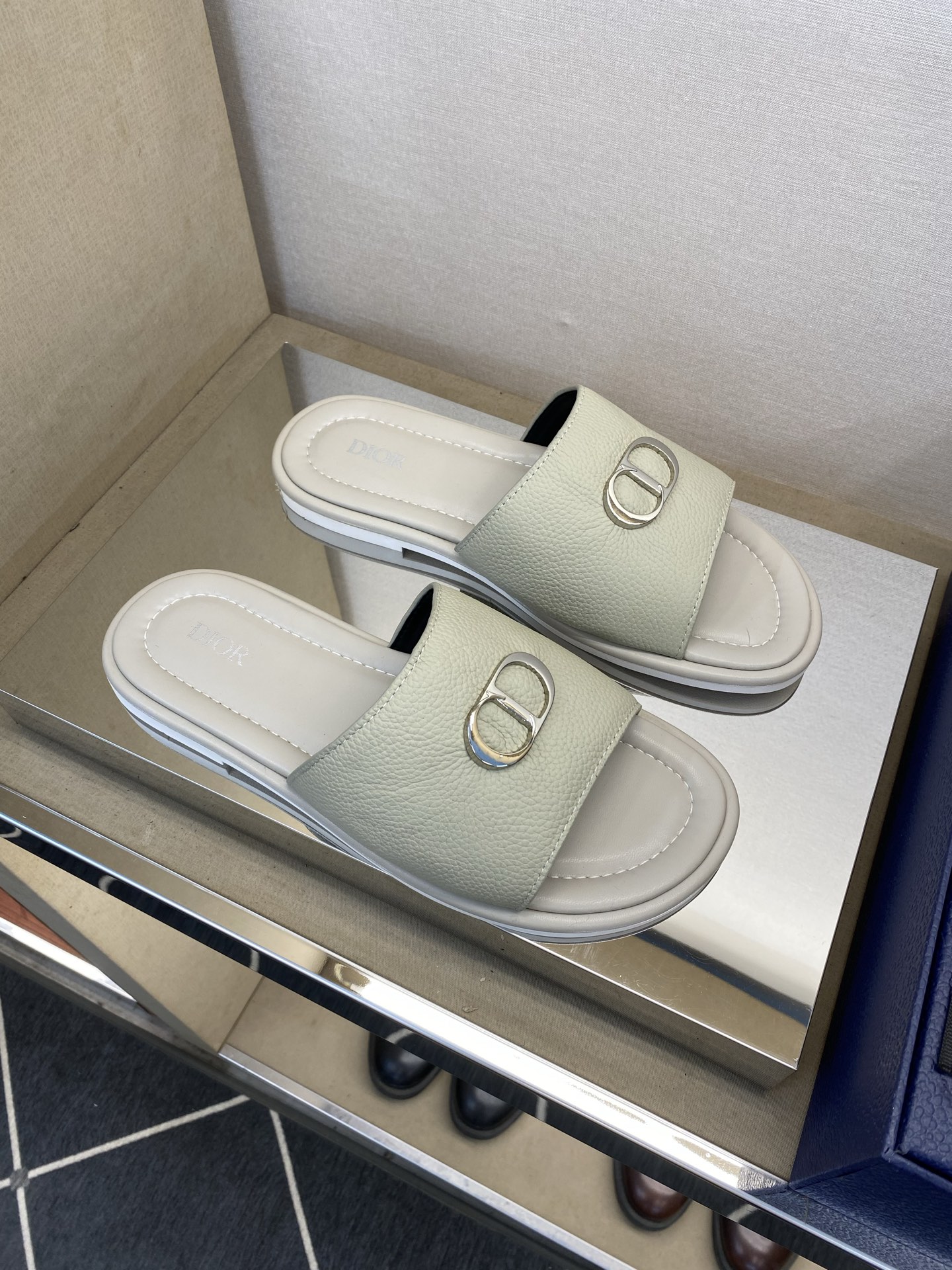⚠️Dior ⚠️顶尖工艺品⚠️男士拖鞋⚠️正码：39－44，38 45 46订制⚠最新夏季新款男士皮底