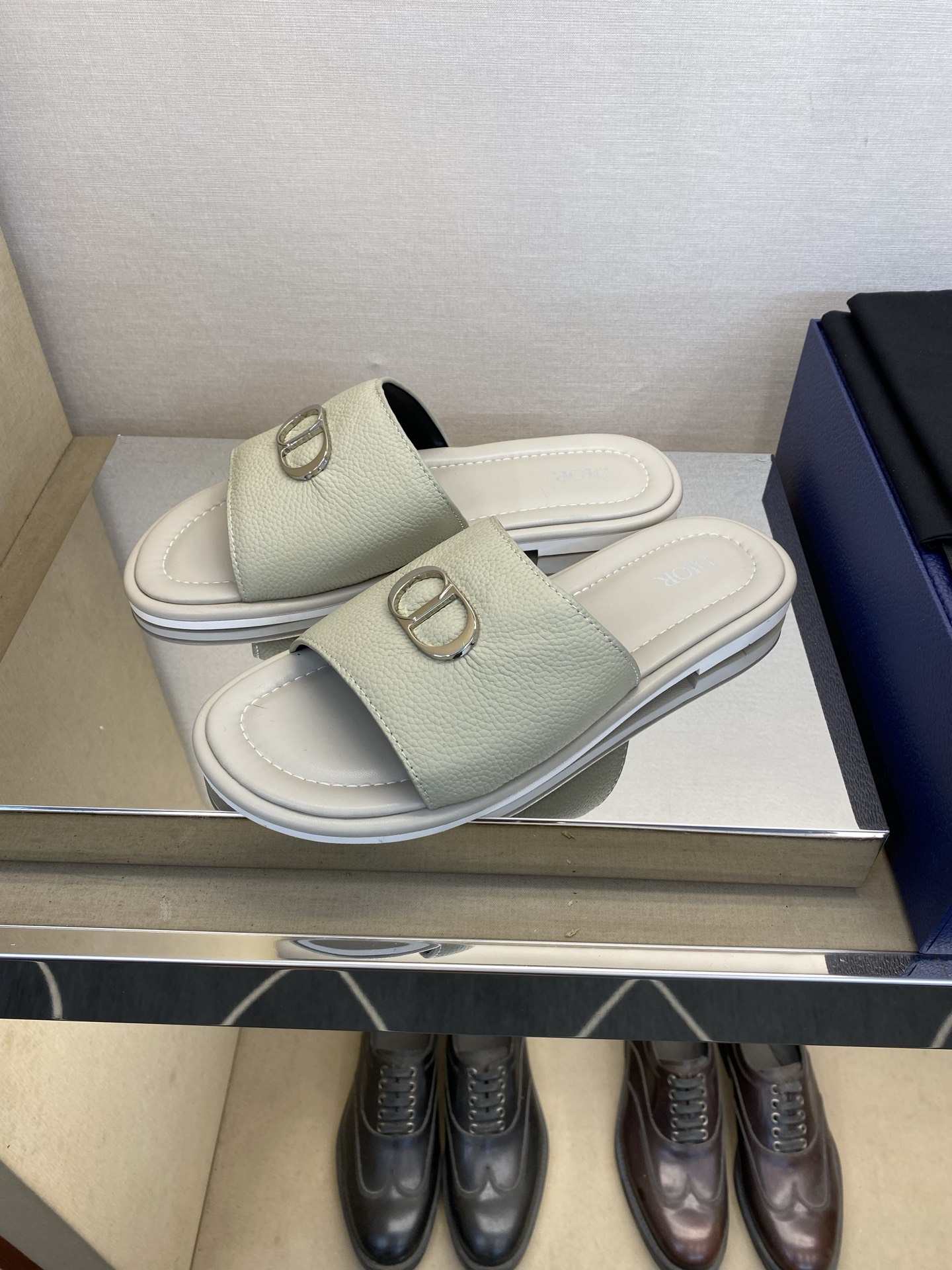 ⚠️Dior ⚠️顶尖工艺品⚠️男士拖鞋⚠️正码：39－44，38 45 46订制⚠最新夏季新款男士皮底