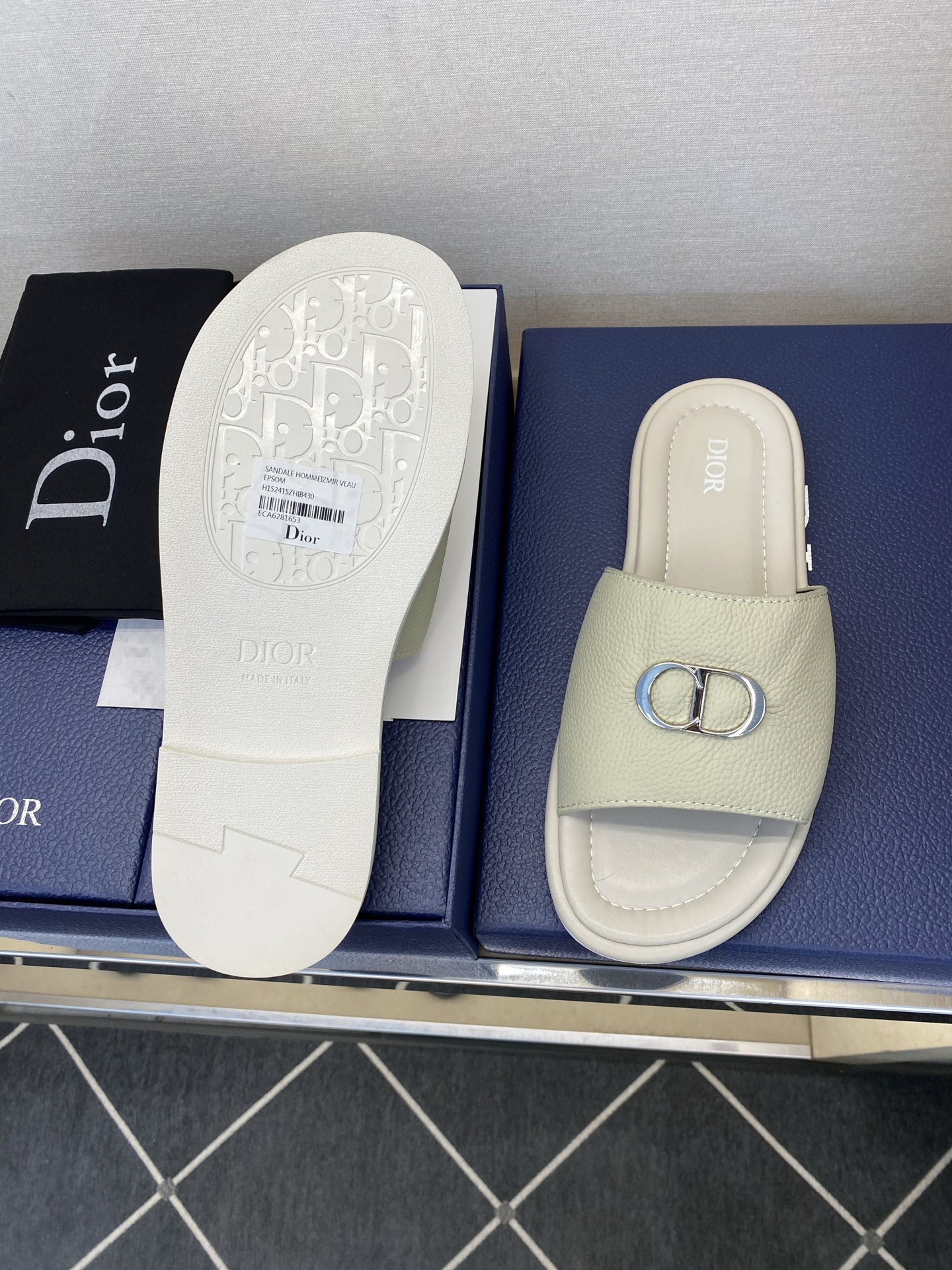 ⚠️Dior ⚠️顶尖工艺品⚠️男士拖鞋⚠️正码：39－44，38 45 46订制⚠最新夏季新款男士皮底