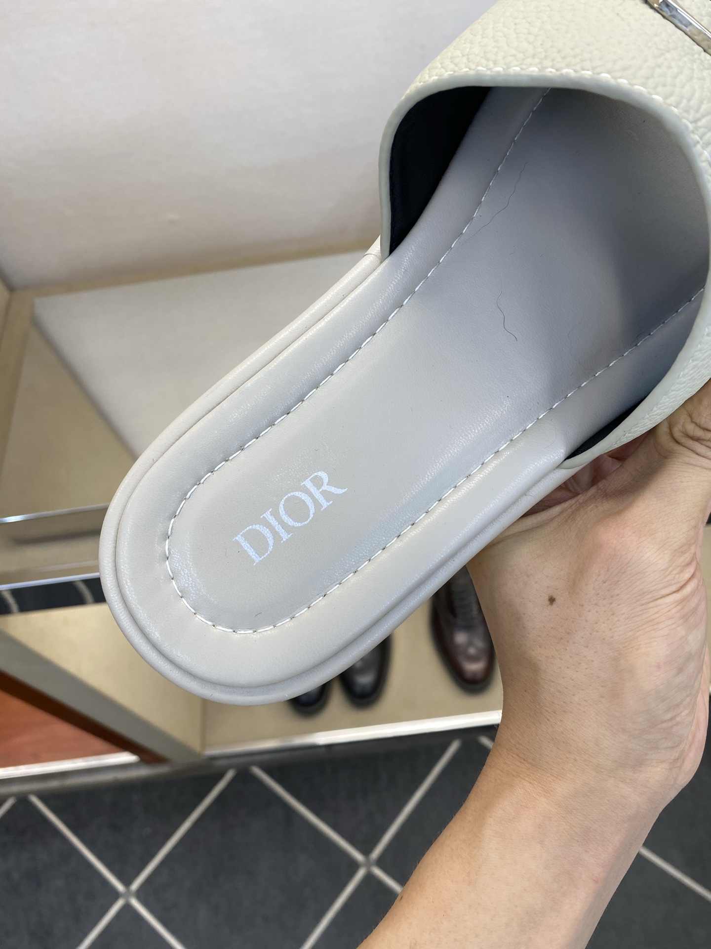 ⚠️Dior ⚠️顶尖工艺品⚠️男士拖鞋⚠️正码：39－44，38 45 46订制⚠最新夏季新款男士皮底
