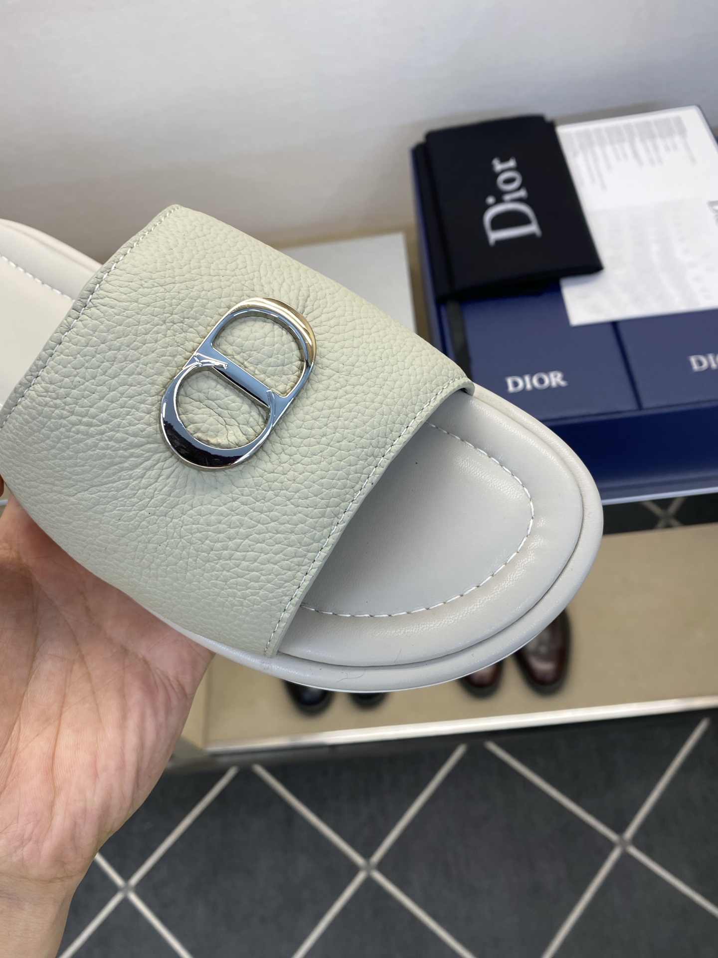 ⚠️Dior ⚠️顶尖工艺品⚠️男士拖鞋⚠️正码：39－44，38 45 46订制⚠最新夏季新款男士皮底