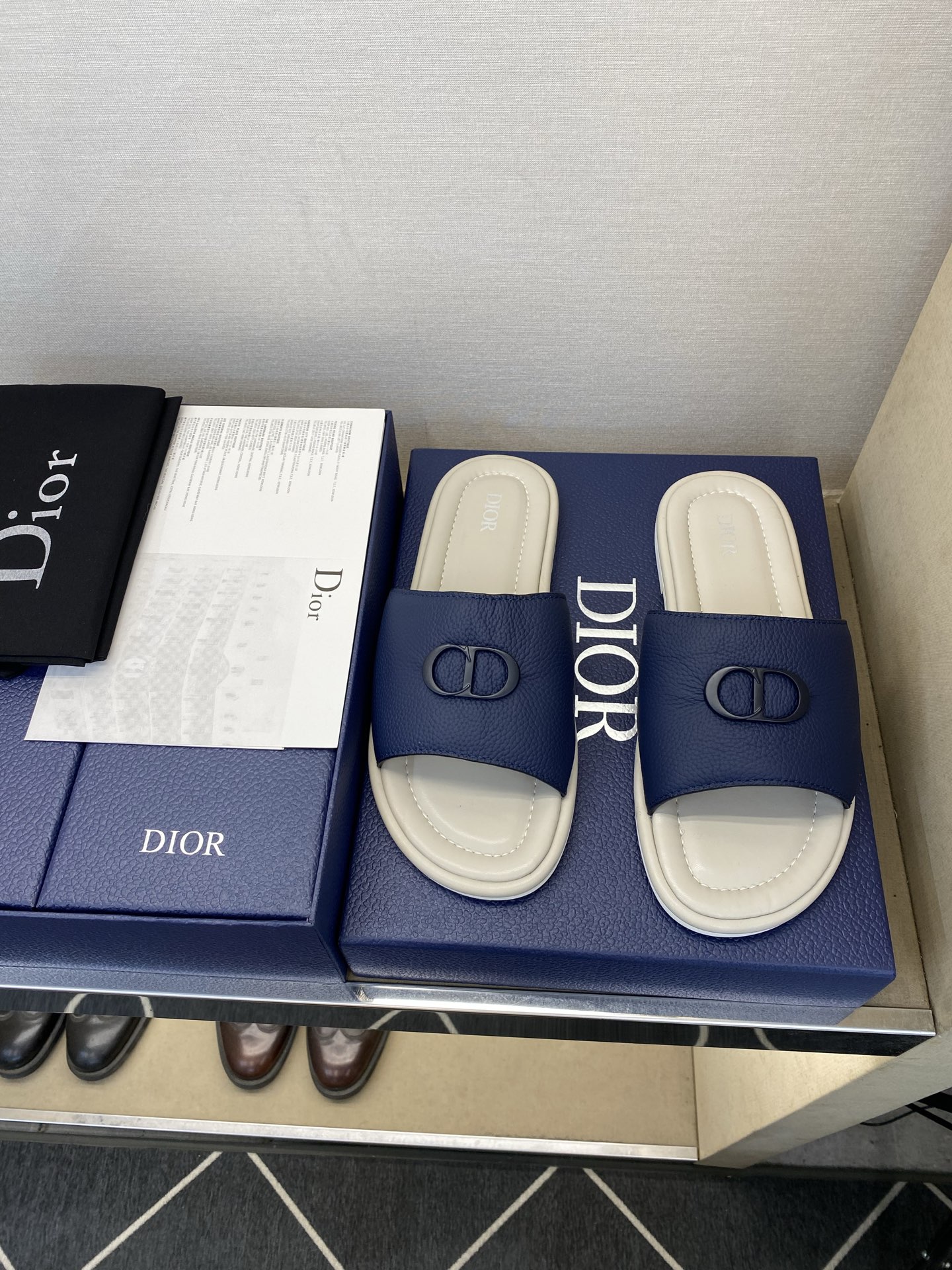 ⚠️Dior ⚠️顶尖工艺品⚠️男士拖鞋⚠️正码：39－44，38 45 46订制⚠最新夏季新款男士皮底