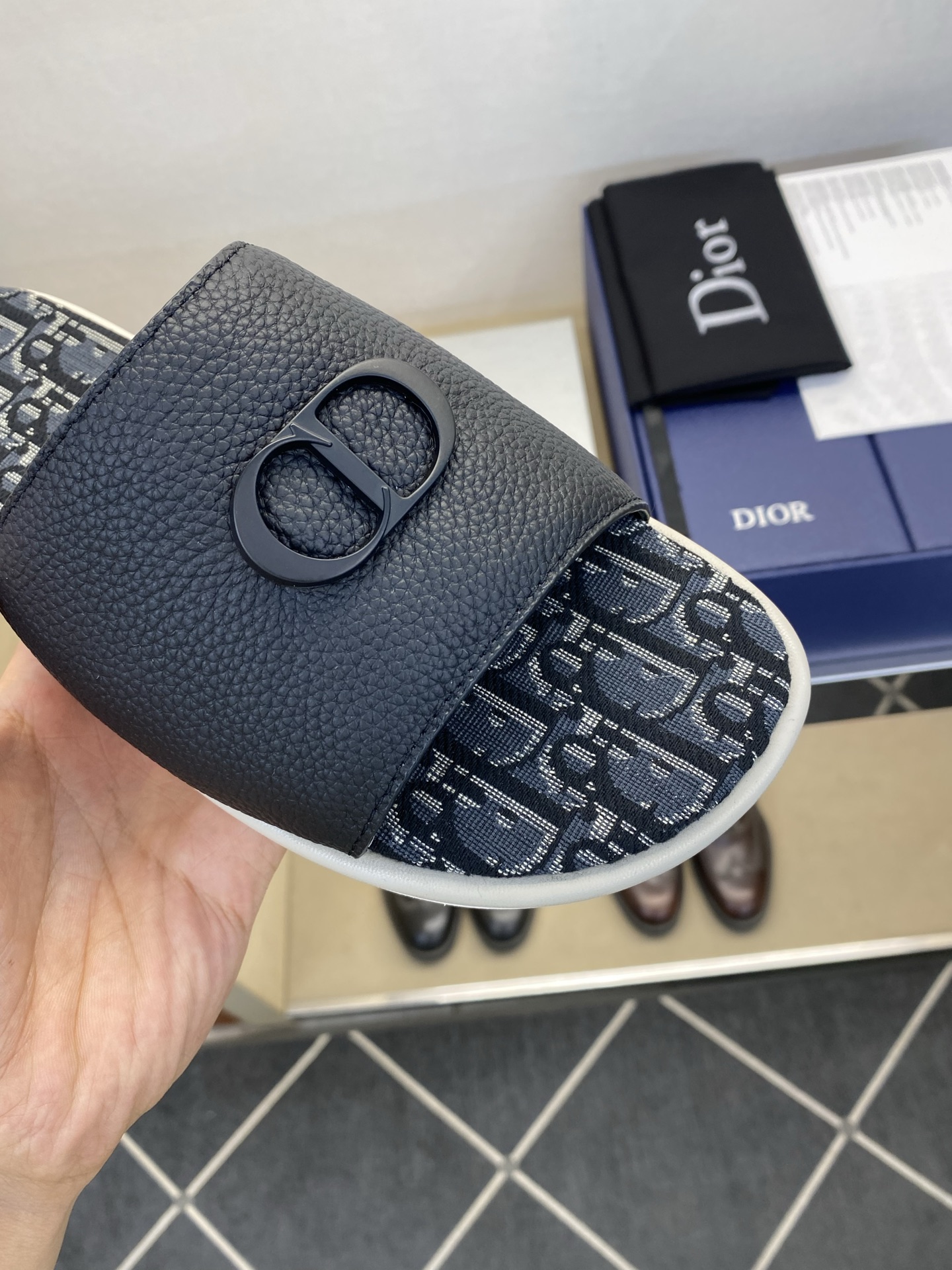 ⚠️Dior ⚠️顶尖工艺品⚠️男士拖鞋⚠️正码：39－44，38 45 46订制⚠最新夏季新款男士皮底
