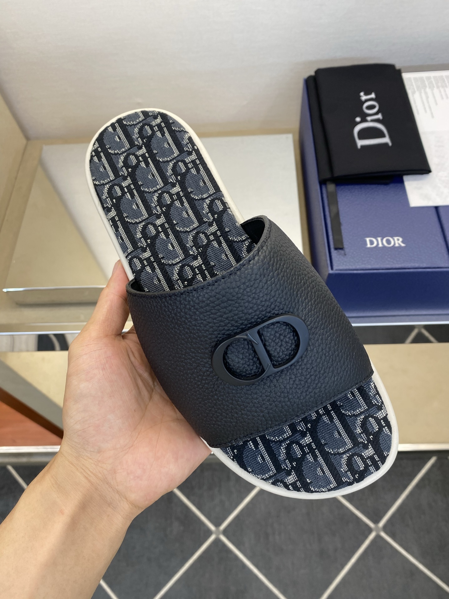 ⚠️Dior ⚠️顶尖工艺品⚠️男士拖鞋⚠️正码：39－44，38 45 46订制⚠最新夏季新款男士皮底