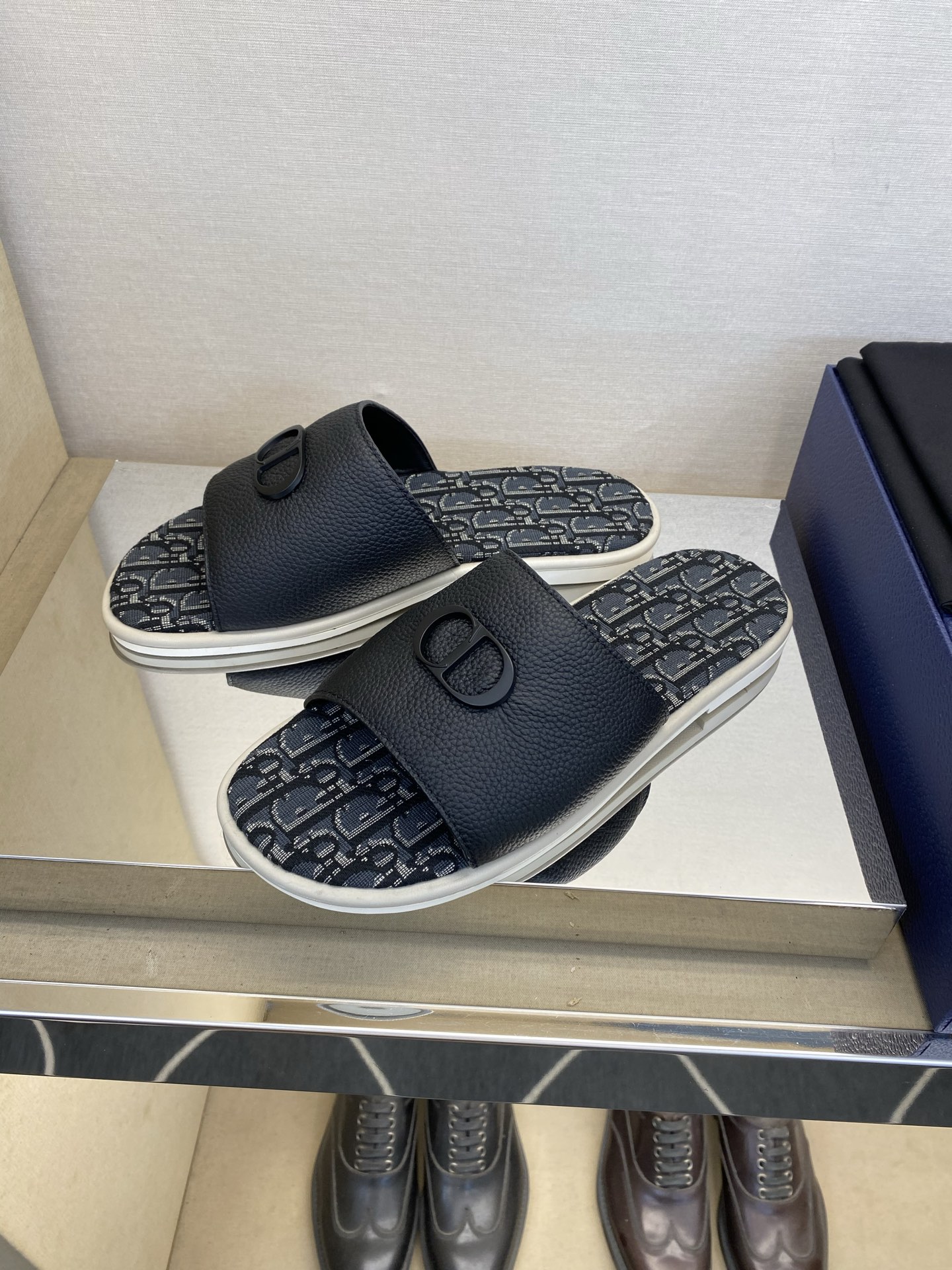 ⚠️Dior ⚠️顶尖工艺品⚠️男士拖鞋⚠️正码：39－44，38 45 46订制⚠最新夏季新款男士皮底