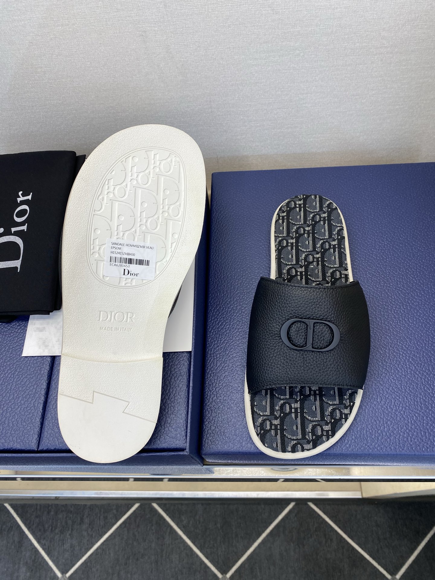 ⚠️Dior ⚠️顶尖工艺品⚠️男士拖鞋⚠️正码：39－44，38 45 46订制⚠最新夏季新款男士皮底