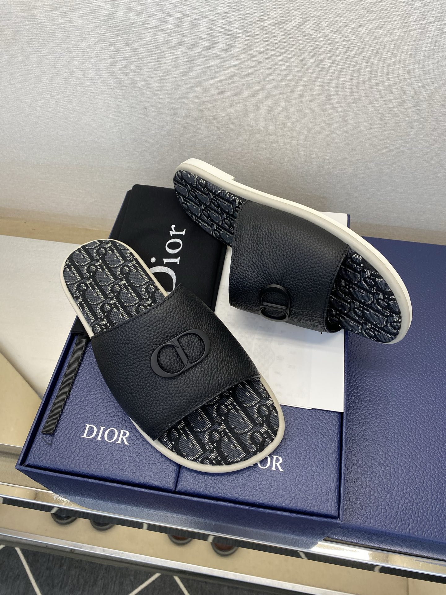 ⚠️Dior ⚠️顶尖工艺品⚠️男士拖鞋⚠️正码：39－44，38 45 46订制⚠最新夏季新款男士皮底