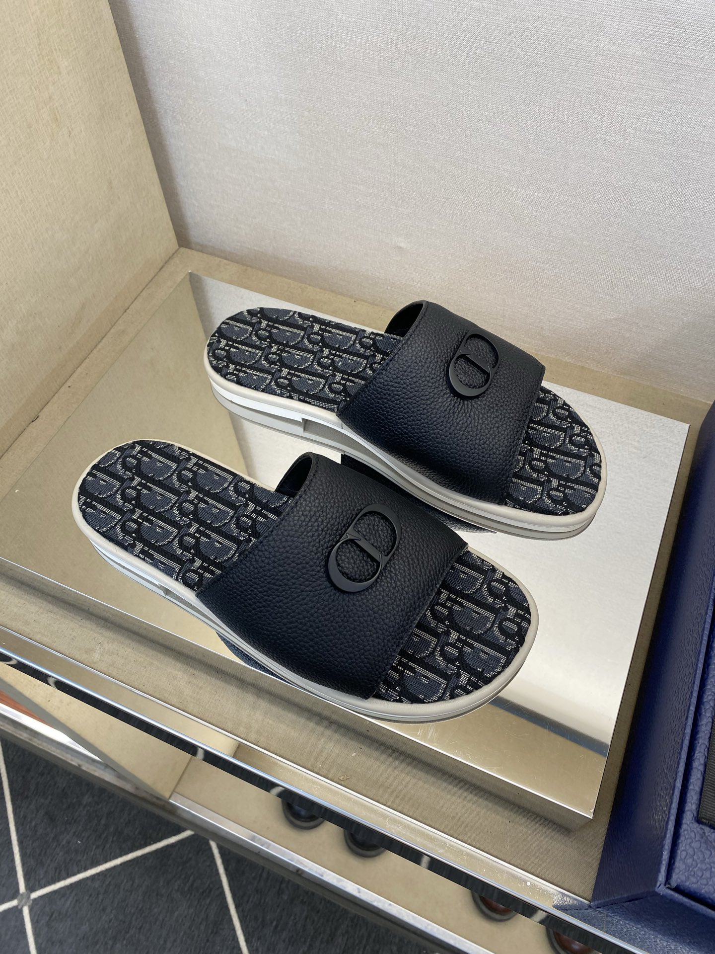 ⚠️Dior ⚠️顶尖工艺品⚠️男士拖鞋⚠️正码：39－44，38 45 46订制⚠最新夏季新款男士皮底