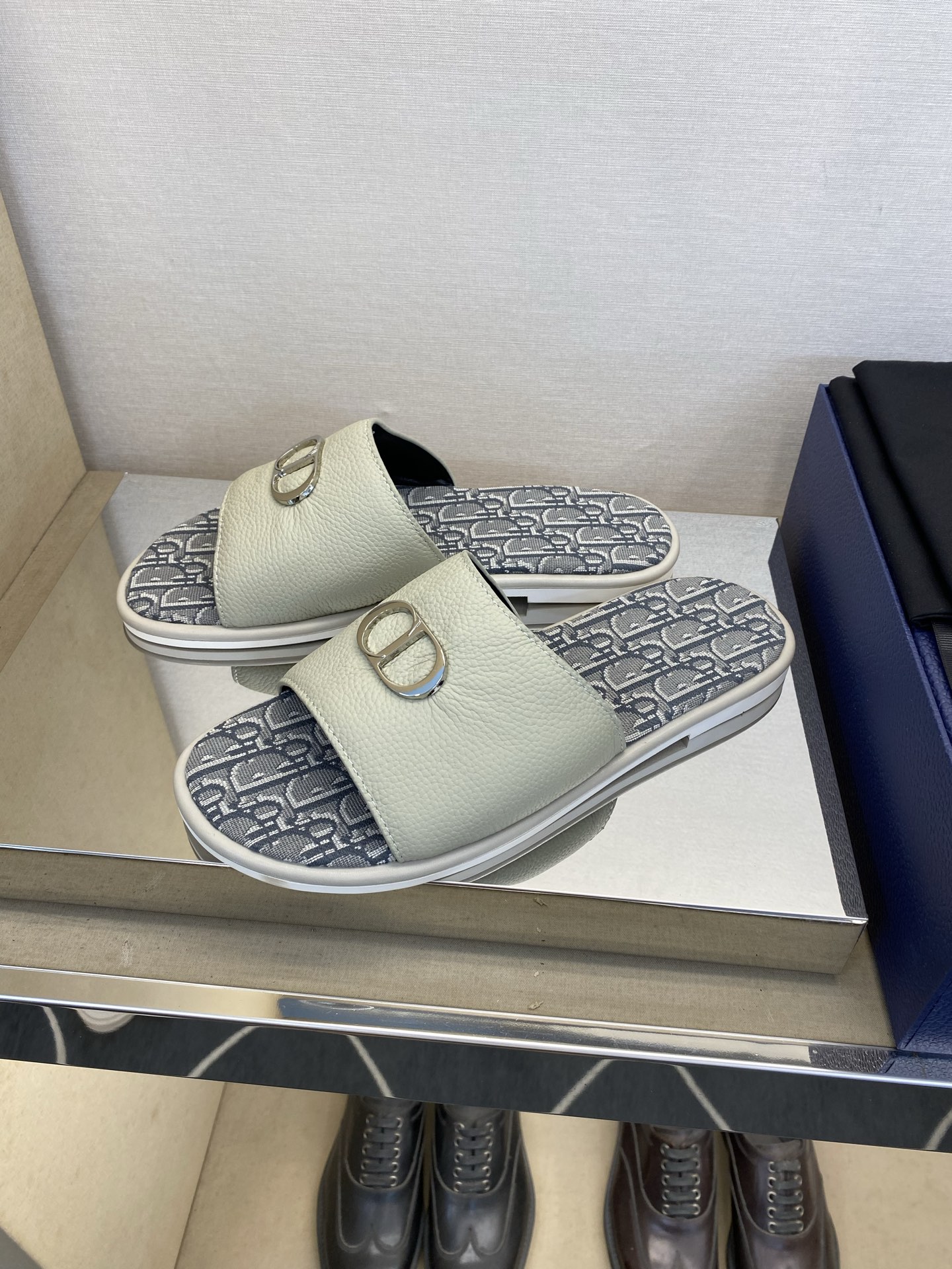 ⚠️Dior ⚠️顶尖工艺品⚠️男士拖鞋⚠️正码：39－44，38 45 46订制⚠最新夏季新款男士皮底