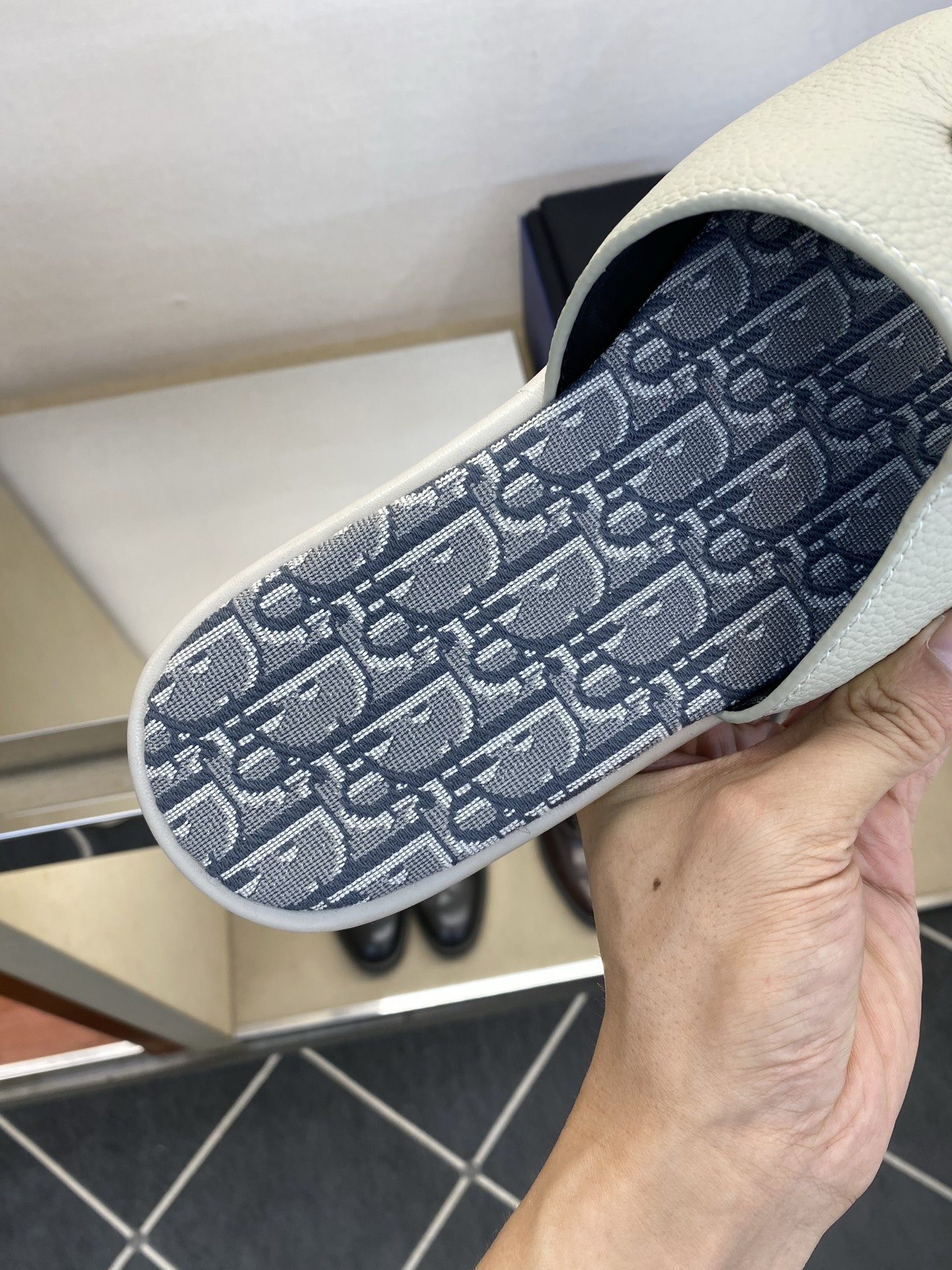 ⚠️Dior ⚠️顶尖工艺品⚠️男士拖鞋⚠️正码：39－44，38 45 46订制⚠最新夏季新款男士皮底