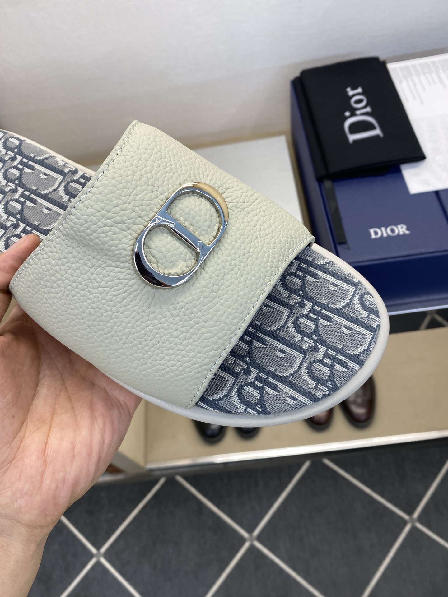 ⚠️Dior ⚠️顶尖工艺品⚠️男士拖鞋⚠️正码：39－44，38 45 46订制⚠最新夏季新款男士皮底