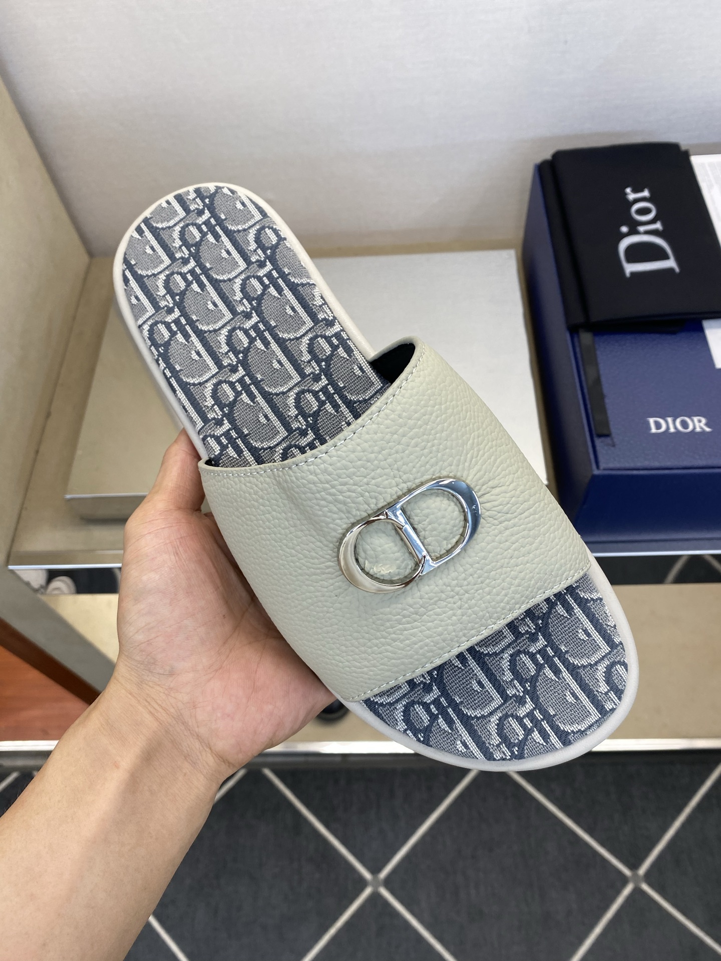 ⚠️Dior ⚠️顶尖工艺品⚠️男士拖鞋⚠️正码：39－44，38 45 46订制⚠最新夏季新款男士皮底
