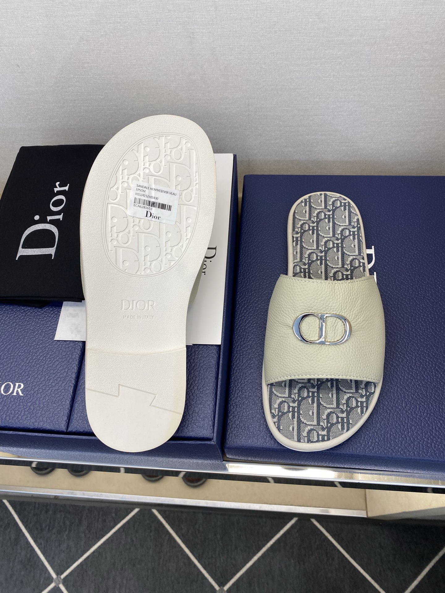 ⚠️Dior ⚠️顶尖工艺品⚠️男士拖鞋⚠️正码：39－44，38 45 46订制⚠最新夏季新款男士皮底