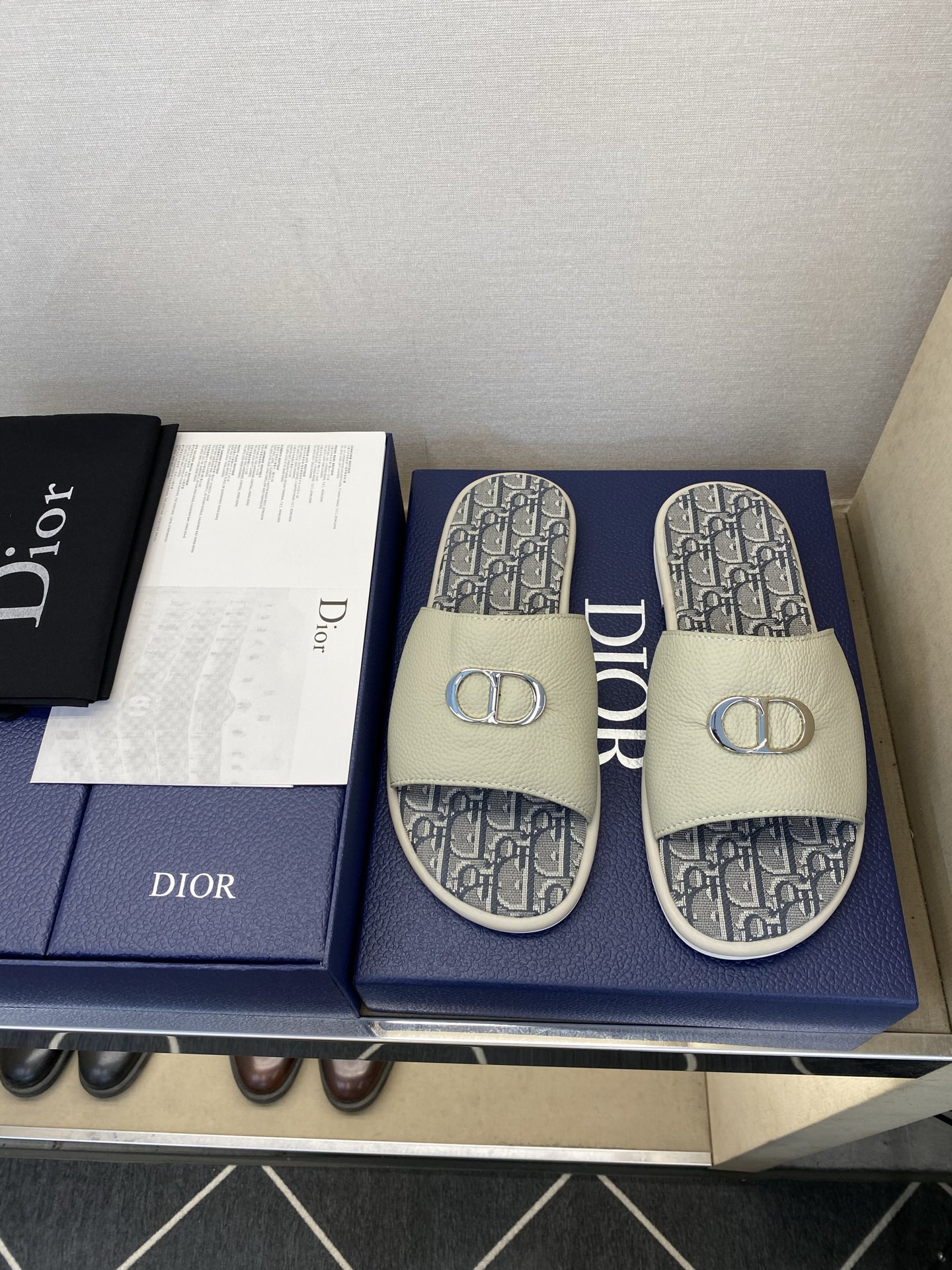 ⚠️Dior ⚠️顶尖工艺品⚠️男士拖鞋⚠️正码：39－44，38 45 46订制⚠最新夏季新款男士皮底