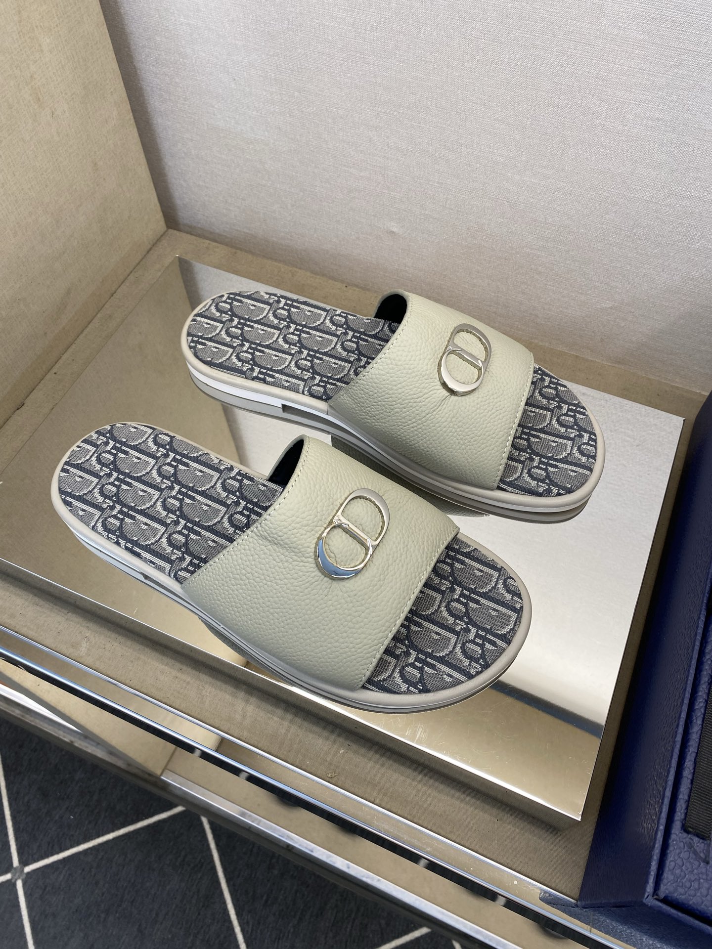 ⚠️Dior ⚠️顶尖工艺品⚠️男士拖鞋⚠️正码：39－44，38 45 46订制⚠最新夏季新款男士皮底