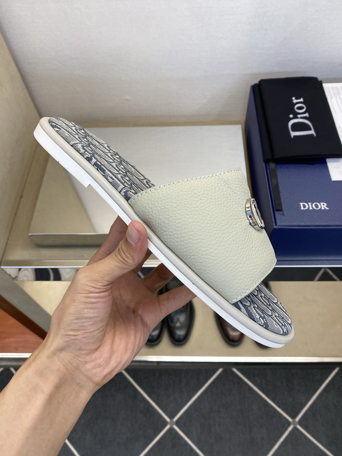 ⚠️Dior ⚠️顶尖工艺品⚠️男士拖鞋⚠️正码：39－44，38 45 46订制⚠最新夏季新款男士皮底