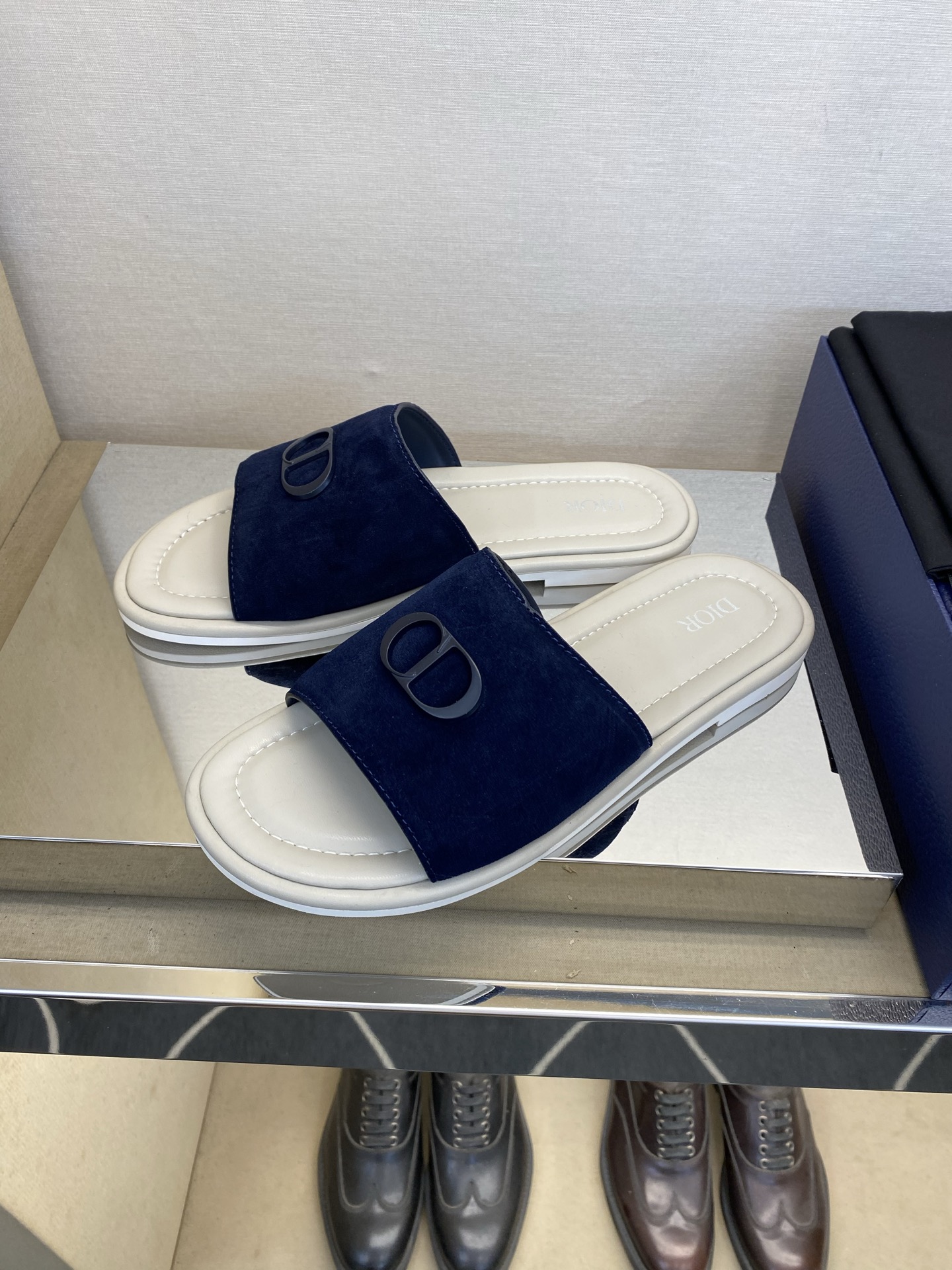 ⚠️Dior ⚠️顶尖工艺品⚠️男士拖鞋⚠️正码：39－44，38 45 46订制⚠最新夏季新款男士皮底