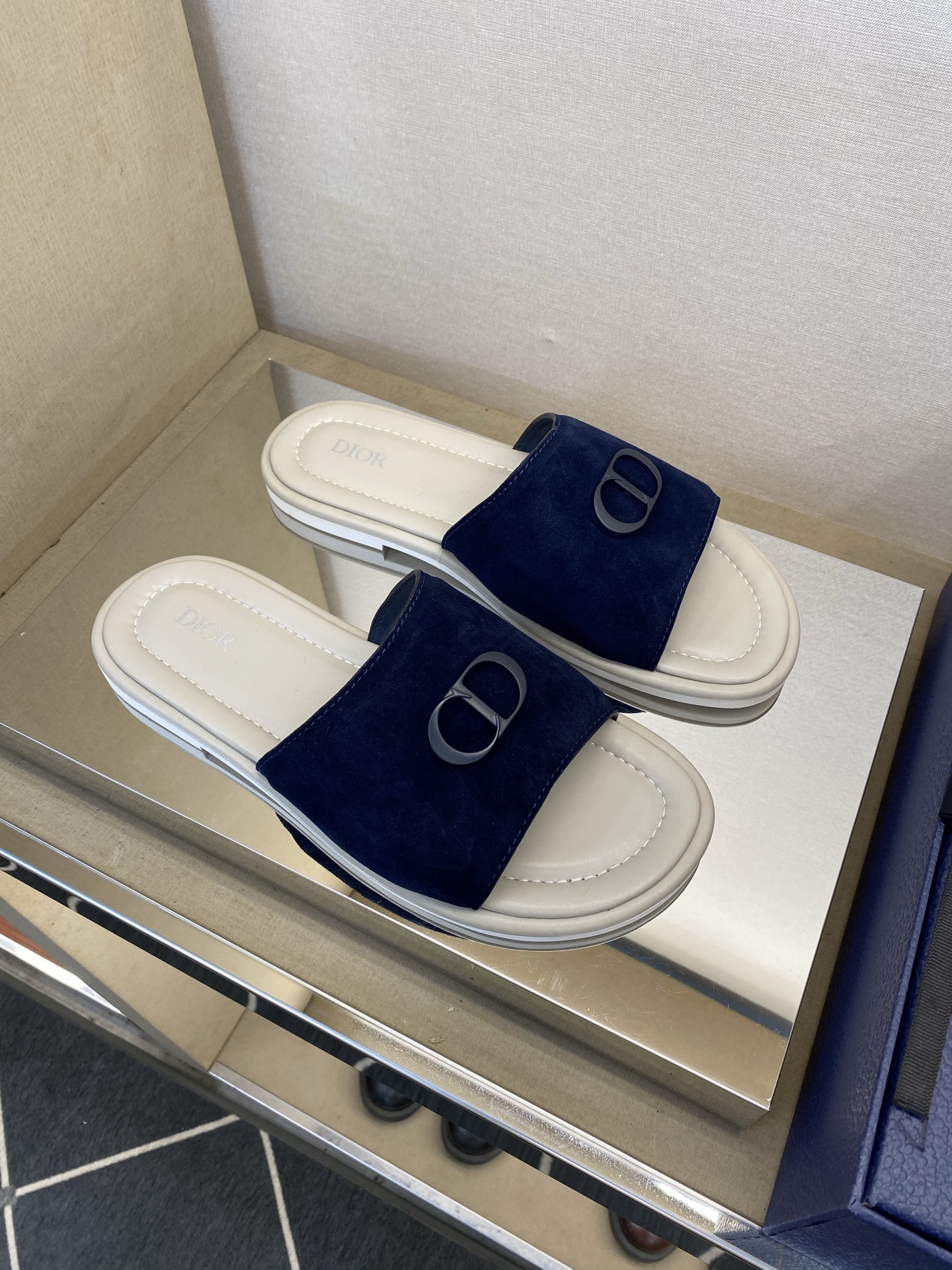 ⚠️Dior ⚠️顶尖工艺品⚠️男士拖鞋⚠️正码：39－44，38 45 46订制⚠最新夏季新款男士皮底