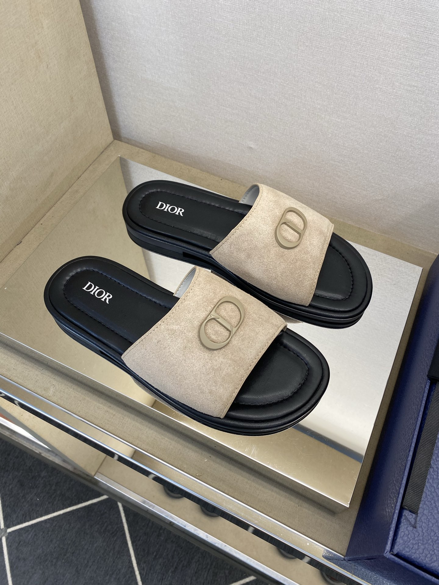 ⚠️Dior ⚠️顶尖工艺品⚠️男士拖鞋⚠️正码：39－44，38 45 46订制⚠最新夏季新款男士皮底