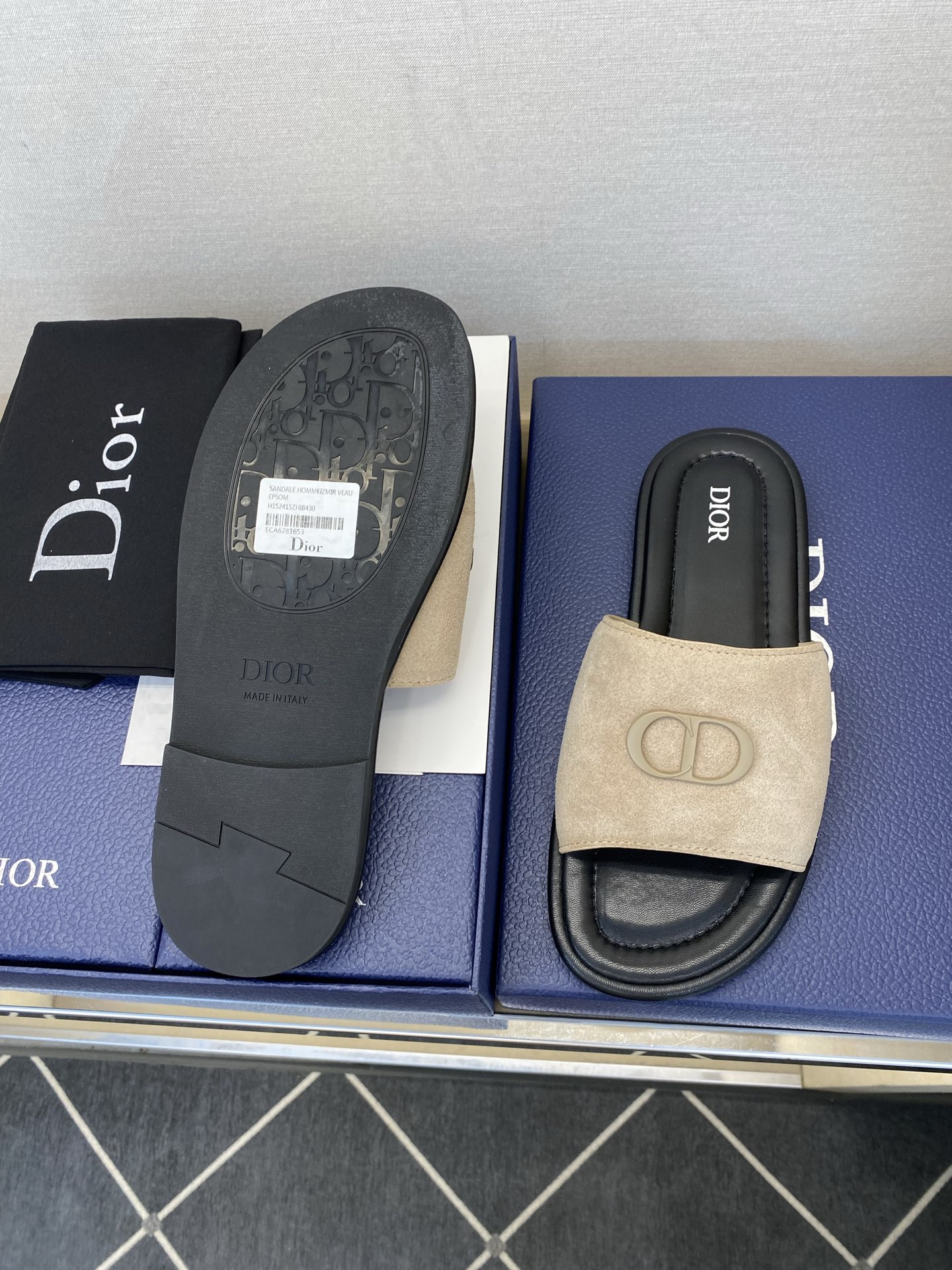 ⚠️Dior ⚠️顶尖工艺品⚠️男士拖鞋⚠️正码：39－44，38 45 46订制⚠最新夏季新款男士皮底