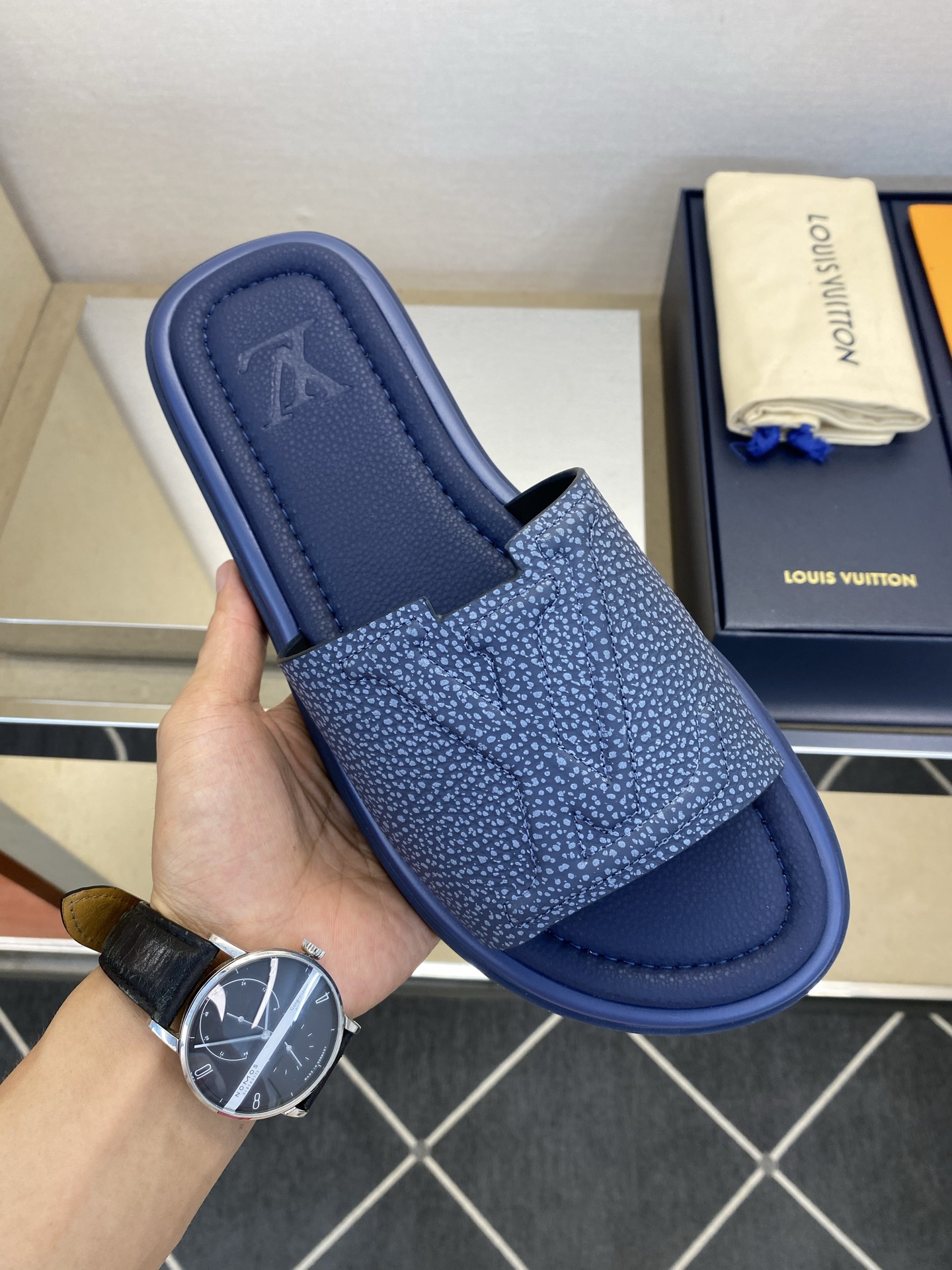 ⚠️L V⚠️高品质，顶尖工艺品⚠️男士拖鞋⚠️正码：39 －44，38，45，46定做 ⚠最新经典L压