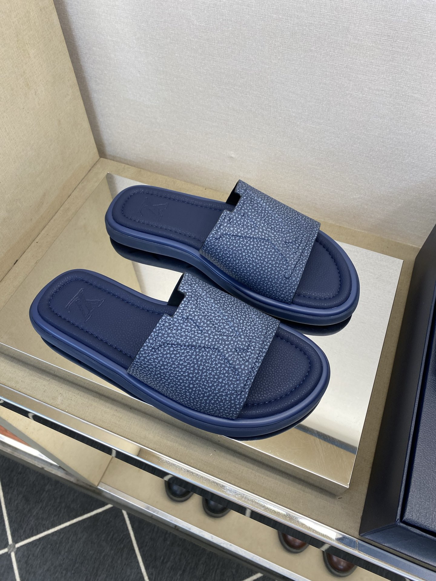 ⚠️L V⚠️高品质，顶尖工艺品⚠️男士拖鞋⚠️正码：39 －44，38，45，46定做 ⚠最新经典L压