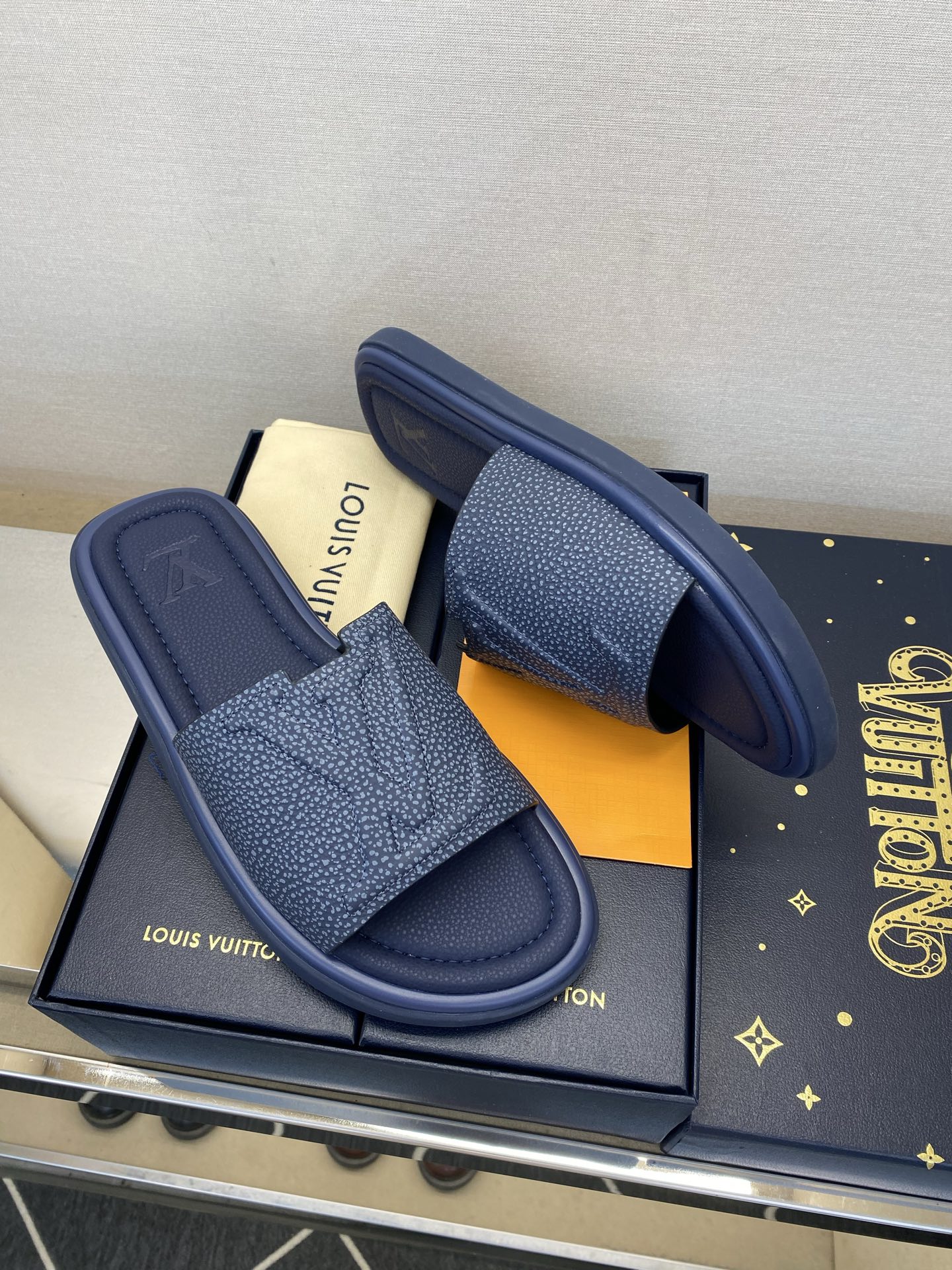 ⚠️L V⚠️高品质，顶尖工艺品⚠️男士拖鞋⚠️正码：39 －44，38，45，46定做 ⚠最新经典L压