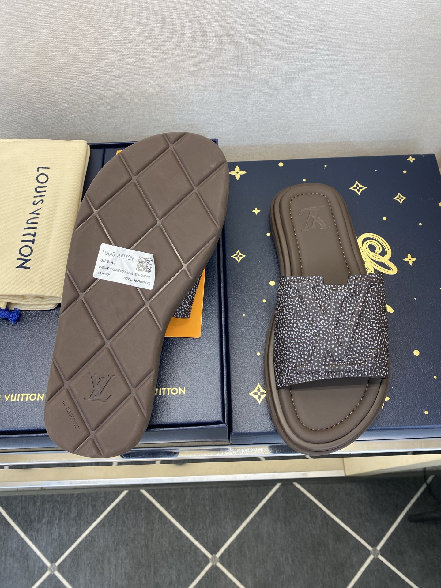 ⚠️L V⚠️高品质，顶尖工艺品⚠️男士拖鞋⚠️正码：39 －44，38，45，46定做 ⚠最新经典L压
