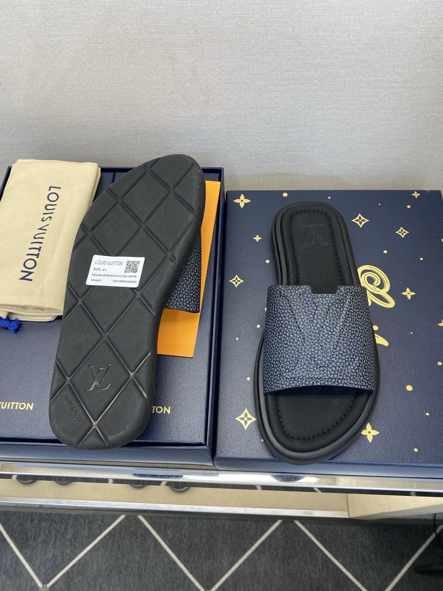 ⚠️L V⚠️高品质，顶尖工艺品⚠️男士拖鞋⚠️正码：39 －44，38，45，46定做 ⚠最新经典L压