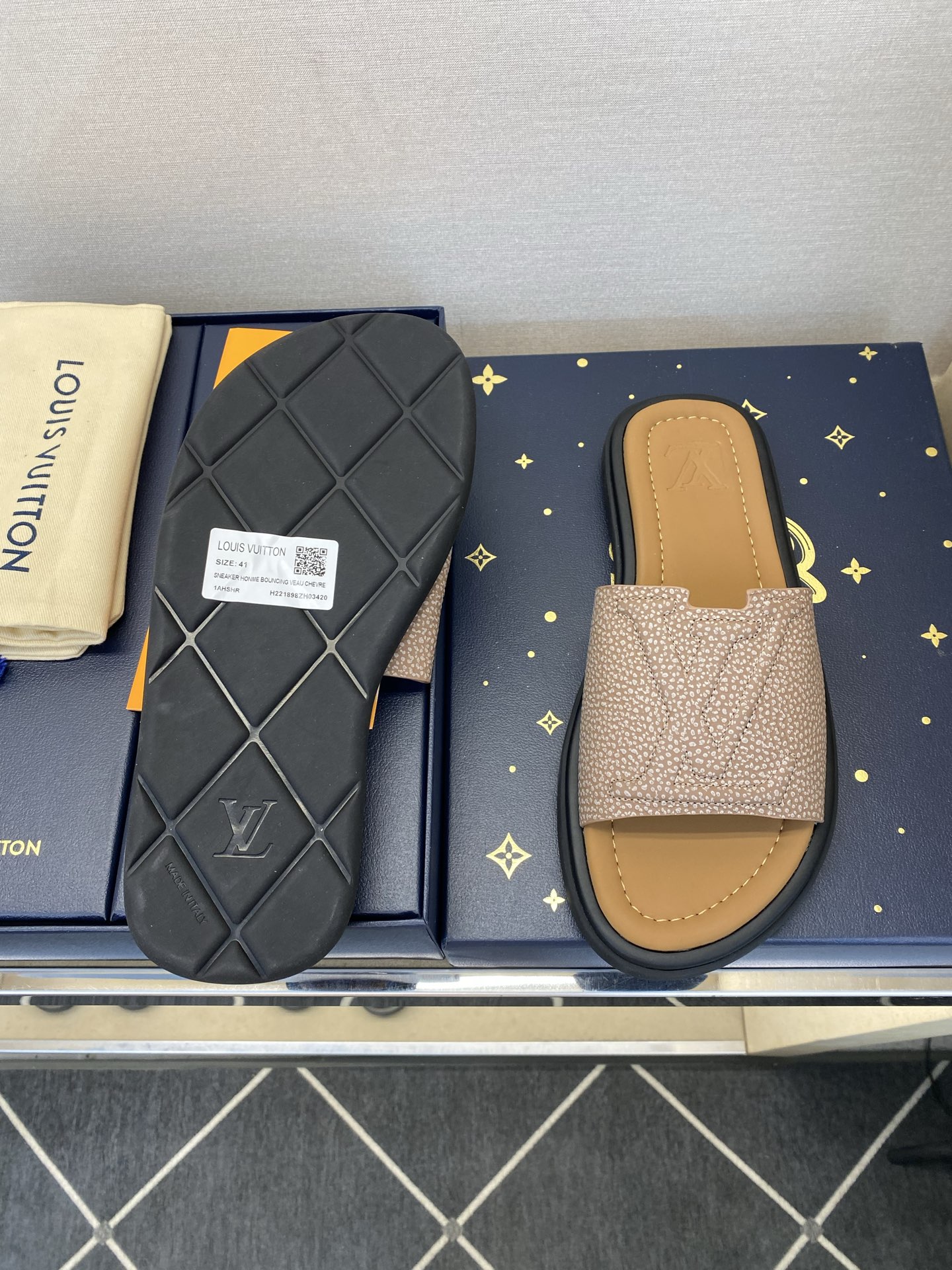 ⚠️L V⚠️高品质，顶尖工艺品⚠️男士拖鞋⚠️正码：39 －44，38，45，46定做 ⚠最新经典L压