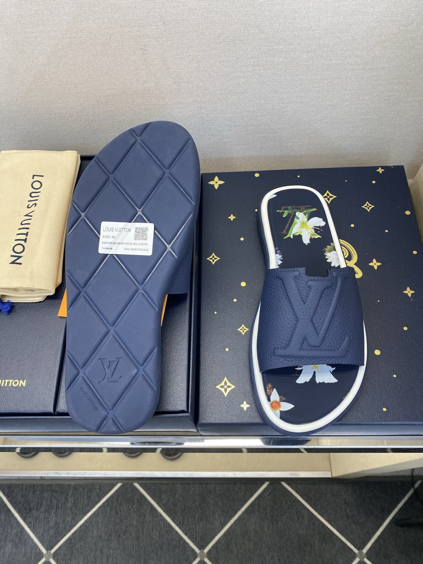⚠️L V⚠️高品质，顶尖工艺品⚠️男士拖鞋⚠️正码：39 －44，38，45，46定做 ⚠最新经典L压