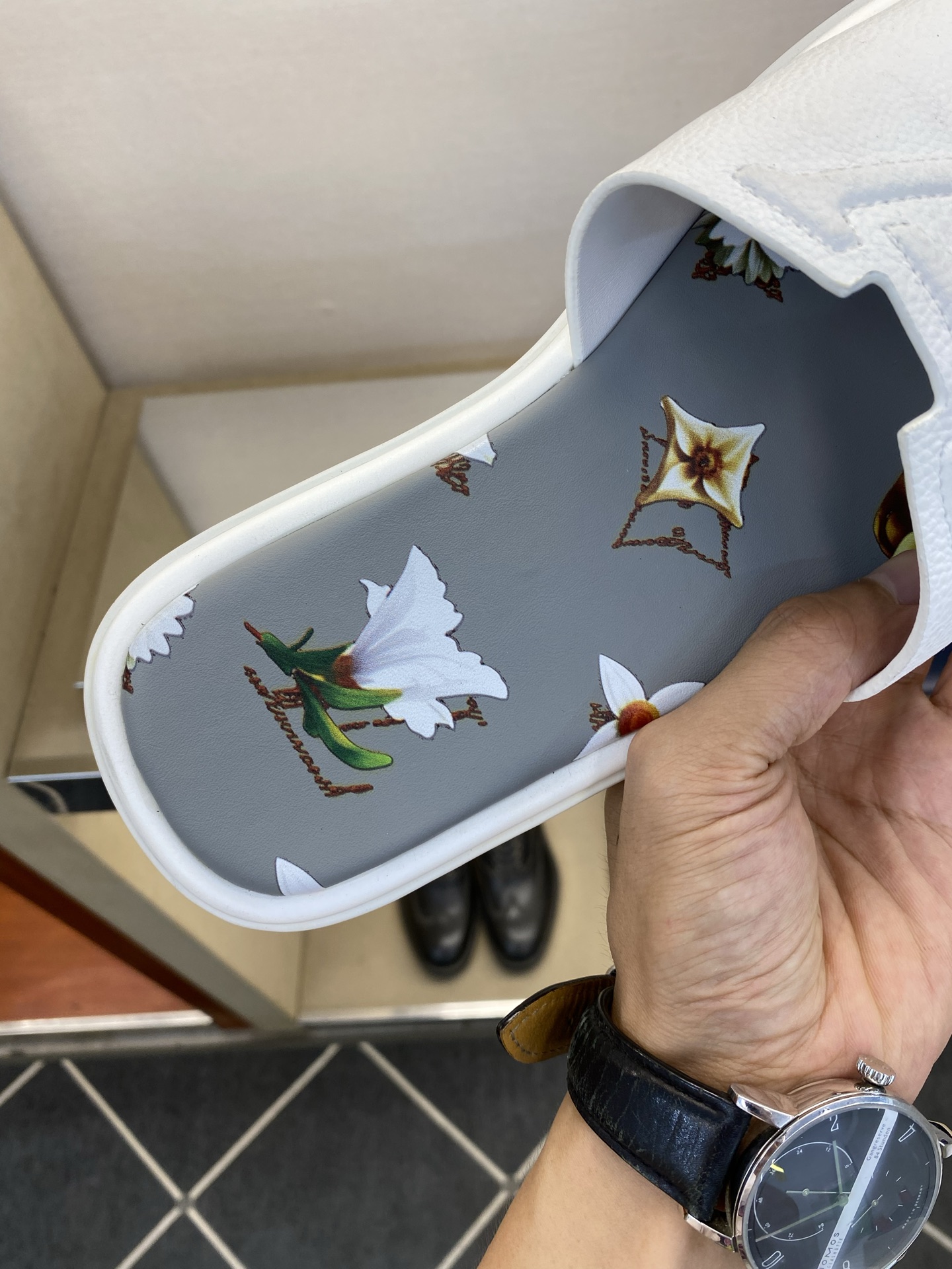 ⚠️L V⚠️高品质，顶尖工艺品⚠️男士拖鞋⚠️正码：39 －44，38，45，46定做 ⚠最新经典L压