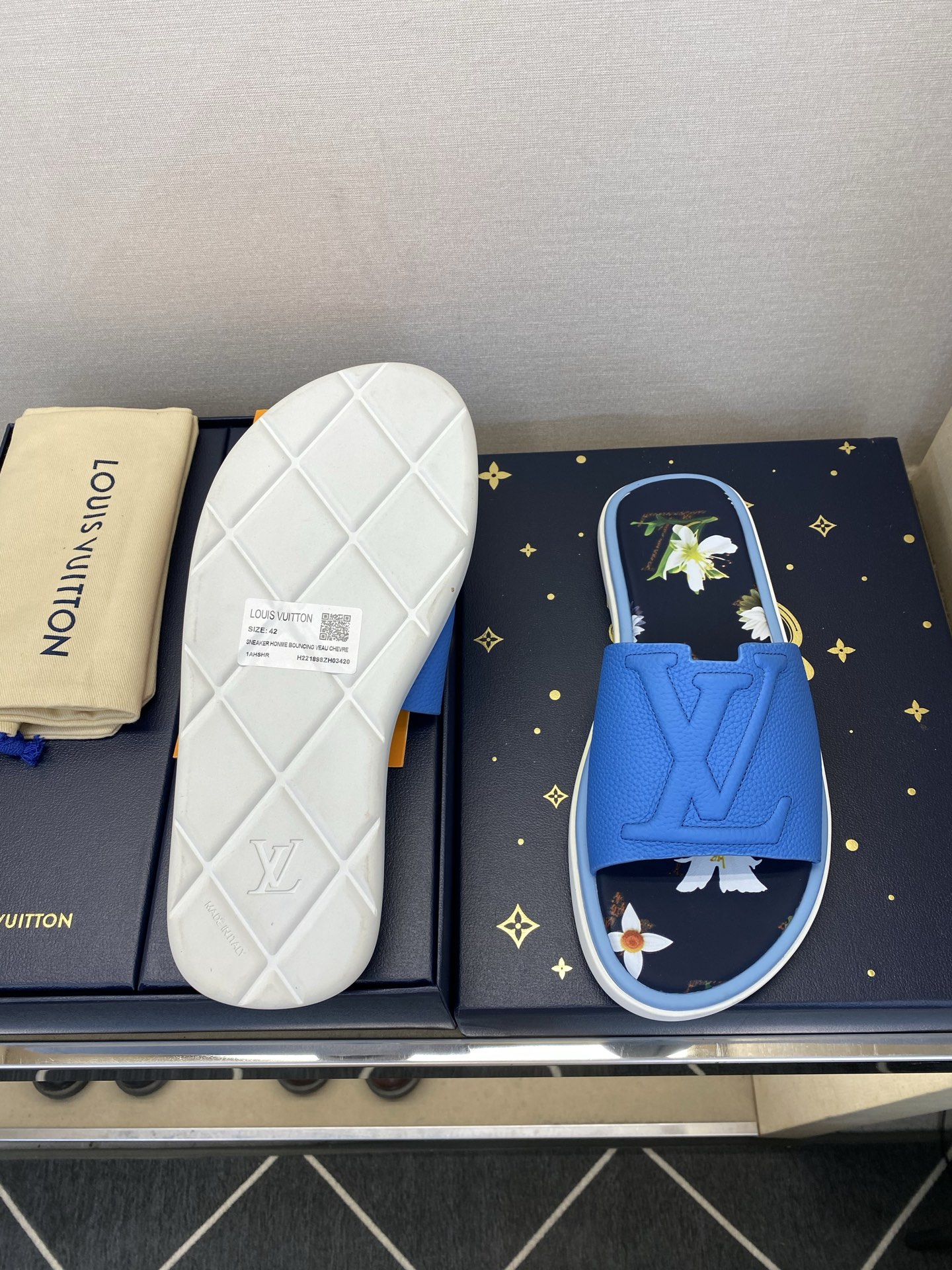 ⚠️L V⚠️高品质，顶尖工艺品⚠️男士拖鞋⚠️正码：39 －44，38，45，46定做 ⚠最新经典L压