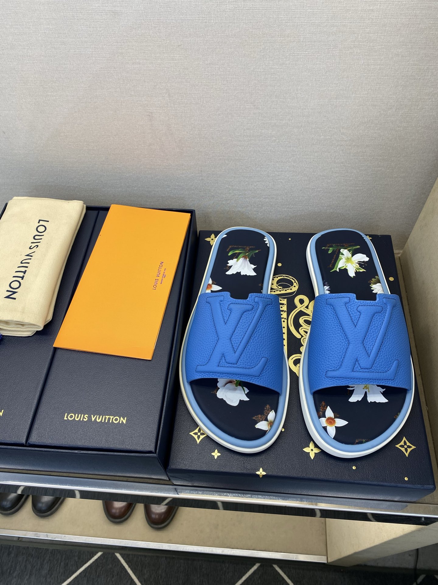 ⚠️L V⚠️高品质，顶尖工艺品⚠️男士拖鞋⚠️正码：39 －44，38，45，46定做 ⚠最新经典L压
