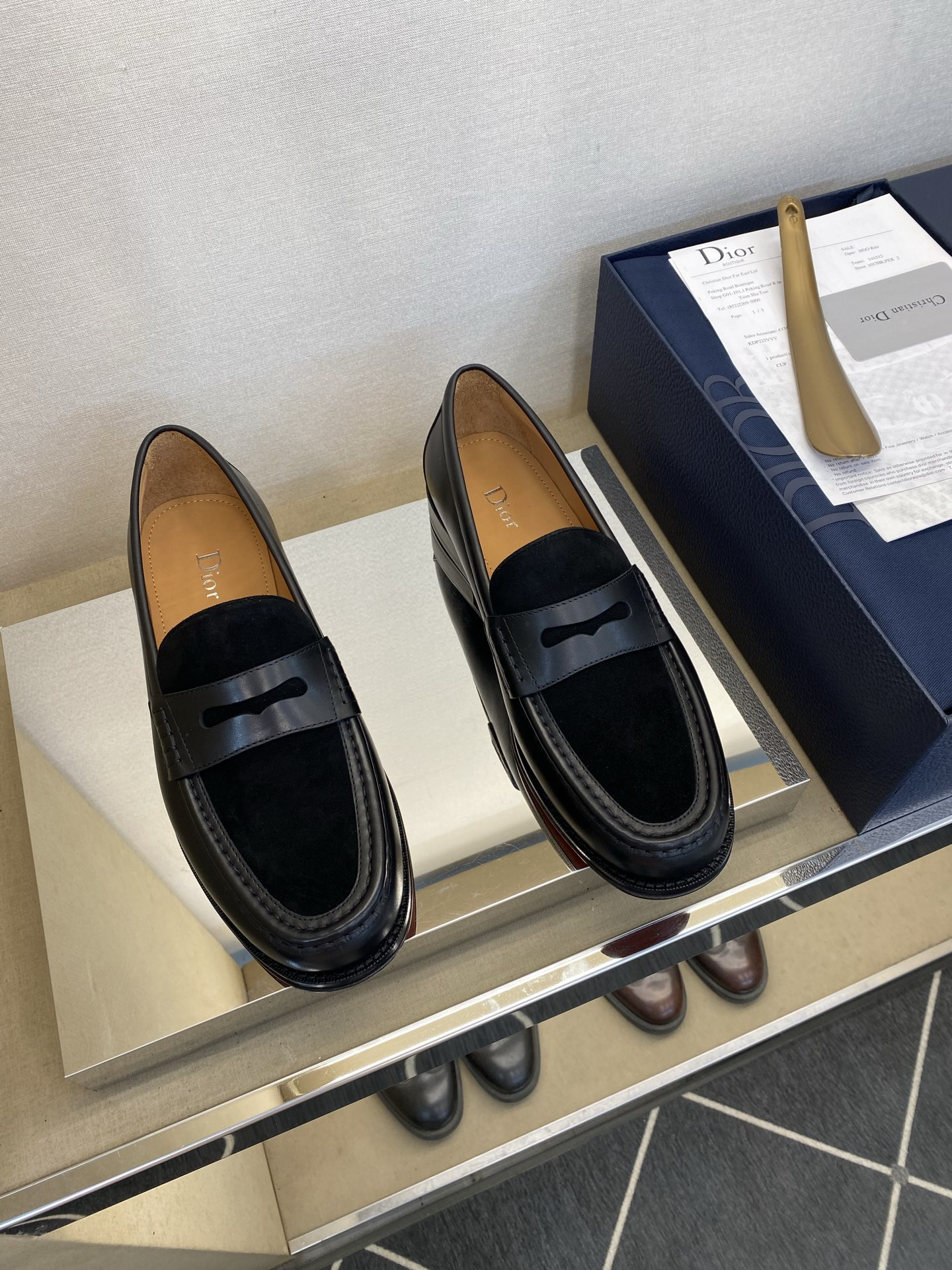 NO:898811,[Di*r], top craftsmanship, fashionable formal leather soles, regular sizes 39 to 44, (5 to 10) leather soles, (raw rubber soles can be customized,) Dior's timeless classic loafers!  goods!  Simple and elegant horizontal design!  Go for the classic gentleman style!  Top-grade handicraft [strong] original leather calfskin (super texture and feel), water-dyed calfskin inside, fully imported leather Pi leather outsole!  !  Super ceremonial!  Gentleman style!  38, 45, 46 custom-made, non-refundable, dior, loafers, cowhide19860909【Di*r】 ,顶尖工艺品 时尚正装皮底 正码39一44,(5一10) 皮底 ,（可定做生胶底,） 迪奥永恒经典乐福鞋！货！简单素雅横搭设计！一往经典绅士风格！顶级手工艺[强]面原版皮料小牛皮(超强质感、手感),内里水染小牛皮,全进口皮丕真皮注朔大底！！超级仪式感！绅士风！38,45,46订做不退换,,dior,loafers,cowhide,Men's shoes
