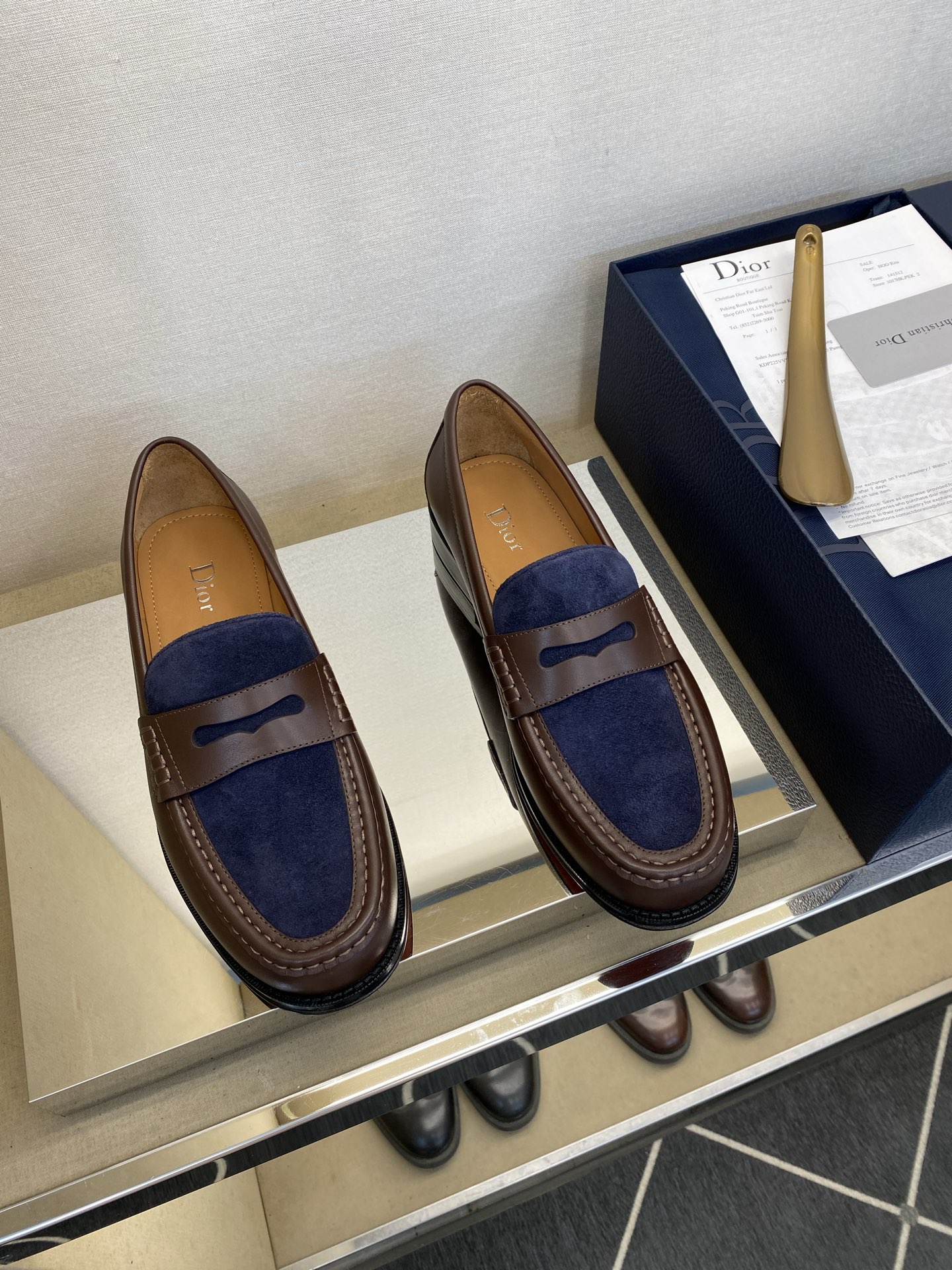 NO:898816,[Di*r], top craftsmanship, fashionable formal leather soles, regular sizes 39 to 44, (5 to 10) leather soles (can be customized with raw rubber soles) Dior timeless classic loafers!  goods!  Simple and elegant horizontal design!  Go for the classic gentleman style!  Top-grade handicraft [strong] original leather calfskin (super texture and feel), water-dyed calfskin inside, fully imported leather Pi leather outsole!  !  Super ceremonial!  Gentleman style!  38, 45, 46 custom-made, non-refundable, dior, loafers, cowhide19860909【Di*r】 ,顶尖工艺品 时尚正装皮底 正码39一44,(5一10) 皮底(可定做生胶底) 迪奥永恒经典乐福鞋！货！简单素雅横搭设计！一往经典绅士风格！顶级手工艺[强]面原版皮料小牛皮(超强质感、手感),内里水染小牛皮,全进口皮丕真皮注朔大底！！超级仪式感！绅士风！38,45,46订做不退换,,dior,loafers,cowhide,Men's shoes