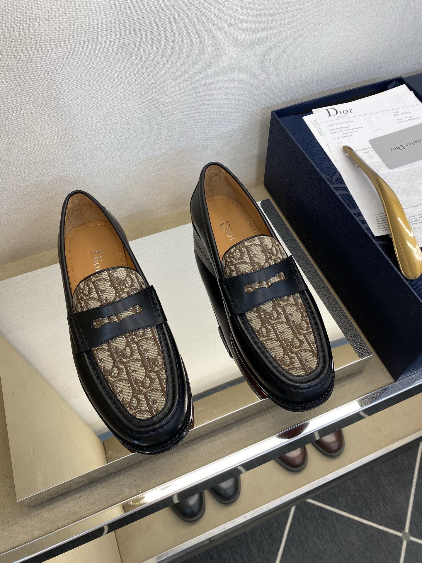 NO:898822,[Di*r], top craftsmanship, fashionable formal leather soles, regular sizes 39 to 44, (5 to 10) leather soles (custom-made raw rubber soles can be made) Dior timeless classic loafers!  goods!  Simple and elegant horizontal design!  Go for the classic gentleman style!  Top-grade handicraft [strong] original leather calfskin with embroidered canvas (super texture and feel), water-dyed calfskin lining, fully imported leather Pi leather outsole!  !  Super ceremonial!  Gentleman style!  38, 45, 46 custom-made, non-refundable, dior, loafers, cowhide19860909【Di*r】 ,顶尖工艺品 时尚正装皮底 正码39一44,(5一10) 皮底 (可定做生胶底) 迪奥永恒经典乐福鞋！货！简单素雅横搭设计！一往经典绅士风格！顶级手工艺[强]面原版皮料小牛皮配刺绣帆布(超强质感、手感),内里水染小牛皮,全进口皮丕真皮注朔大底！！超级仪式感！绅士风！38,45,46订做不退换,,dior,loafers,cowhide,Men's shoes