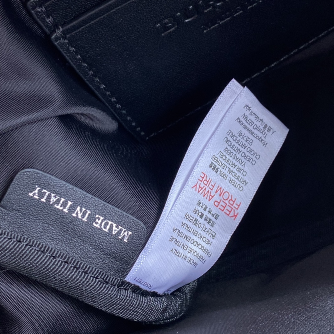 B家新款相机包,活力装饰 Burberry 格纹,搭配点缀品牌徽标提花的包带 8