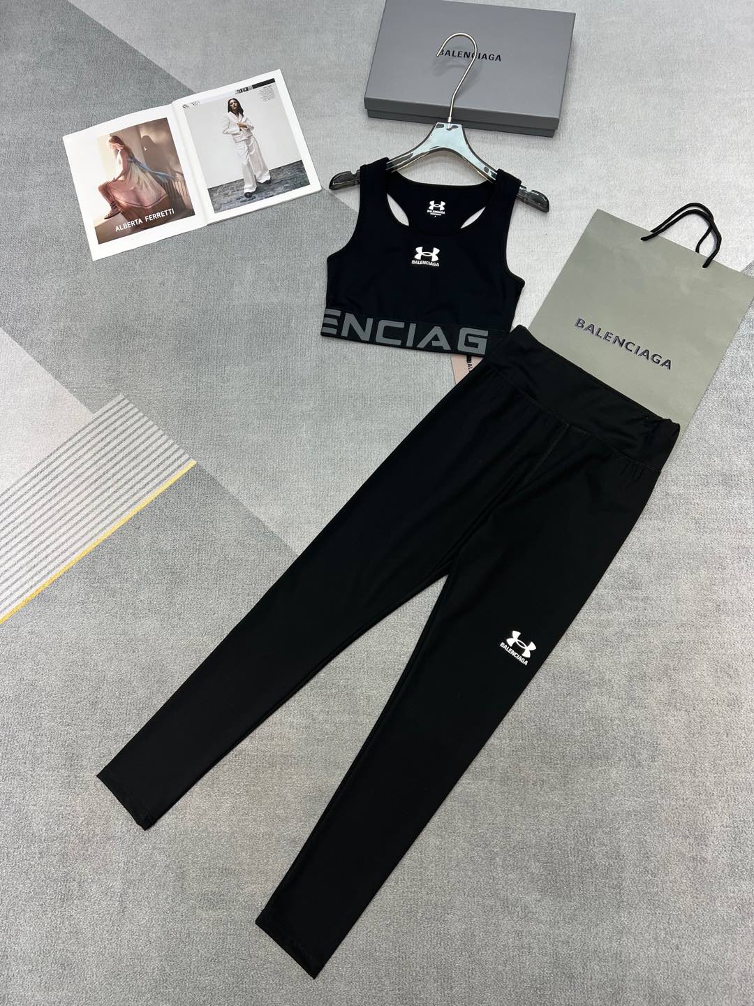 NO:297148,A set of Balenclaga Under Armour joint vest SML Balencaga Under Armour joint sand fish pants SML Recommended one set, balenciaga, alexander wang19860909一套Balenclaga安德玛联名款背心SML Balencaga安德玛联名款沙鱼裤SML 推荐一套入噢,,balenciaga,alexander wang,Women's clothing
