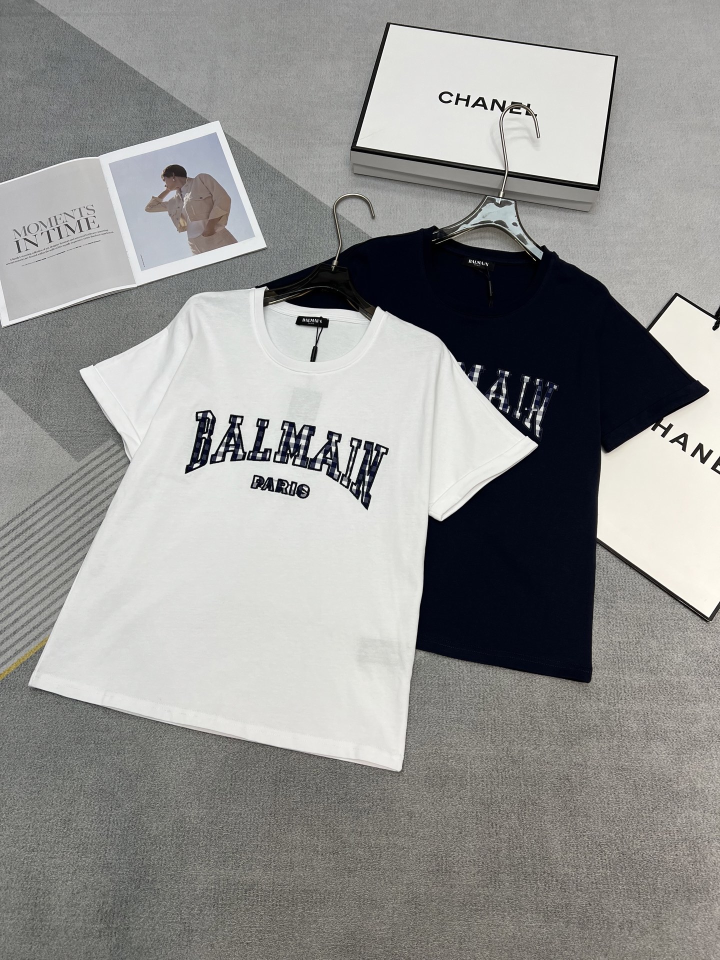 NO:313561,Balmain spring and summer new Balmain women's T-shirt checked letter patch embroidered short-sleeved top White navy blue SML, balmain, balmain, T-shirt, tees, t-shirt, alexander wang19860909Balmain春夏新款巴尔曼女T恤格纹字母贴布绣花短袖上衣 白色藏蓝色SML,,balmain,balmain,T-shirt,tees，t-shirt,alexander wang,Women's clothing
