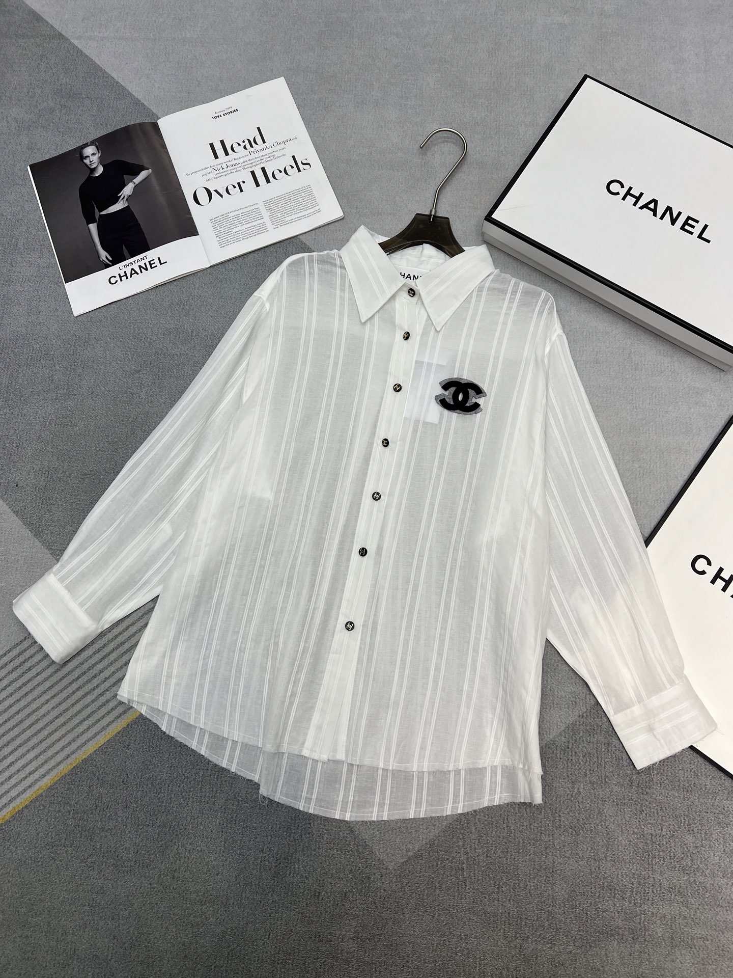 NO:314353,Small incense cotton linen bamboo joint shirt!  Vintage new style, holiday style French lazy cotton linen white shirt, all cotton material, comfortable, light, breathable!  Vertical pit strip pleated decoration~ It is sweet and age-reducing!  Raw edge design ~ inclusive, slimming and elegant temperament!  SML, Shirts,alexander wang19860909小香棉麻竹节衬衣！ vintage新款 度假风法式慵懒棉麻白衬衫 全棉材质 舒适轻薄透气！竖坑条压褶装饰～ 减龄甜美！毛边设计～包容显瘦气质优雅！ 码数SML,,shirts,alexander wang,Women's clothing