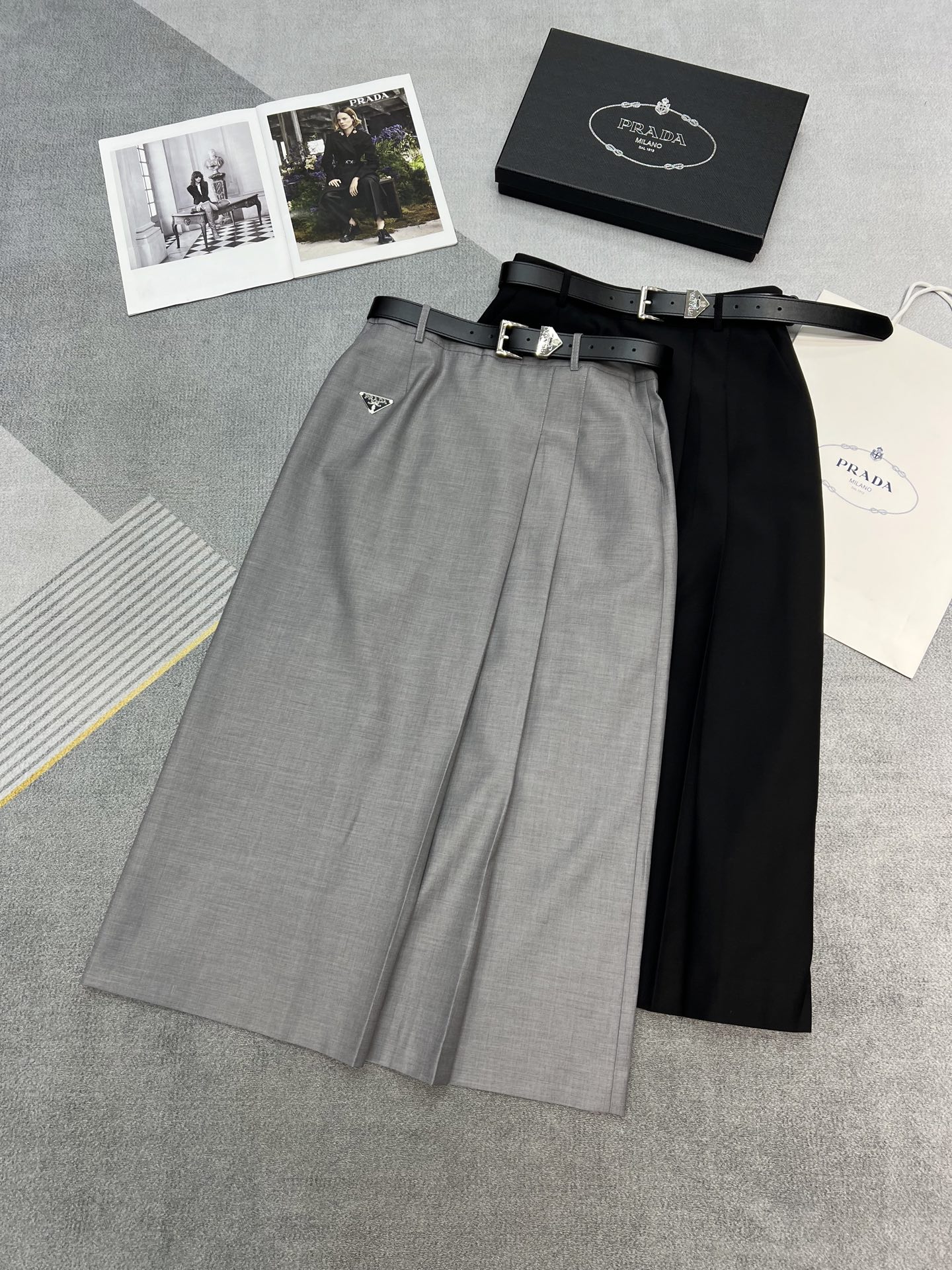 NO:316295,High-quality Prad*25-year early spring new skirt/triangle brand logo design with high-end custom belt/gray black SML, prada, skirts, alexander wang19860909高品质Prad*25年早春新款半裙/三角牌Logo设计搭配高级定制腰带特高级/灰色黑色SML,,prada,skirts,alexander wang,Women's clothing