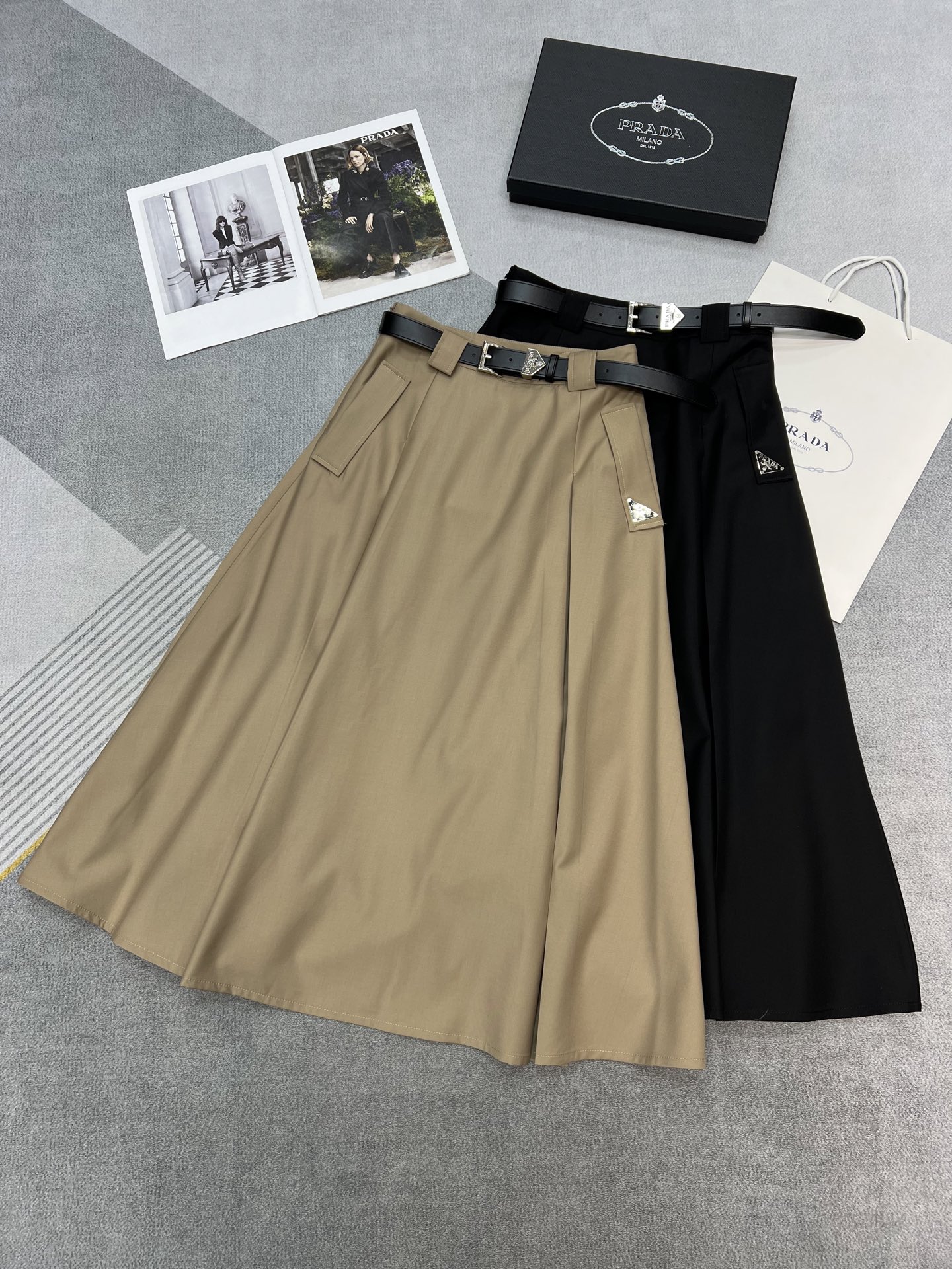 NO:307690,High-quality Prad*25-year early spring new casual skirt/double pocket design/low-fitting high-end belt/triangle brand logo/coffee black SM, prada, skirts, alexander wang19860909高品质Prad*25年早春新款休闲半裙/双口袋设计/低配高级腰带/三角牌Logo/咖色黑色SM,,prada,skirts,alexander wang,Women's clothing