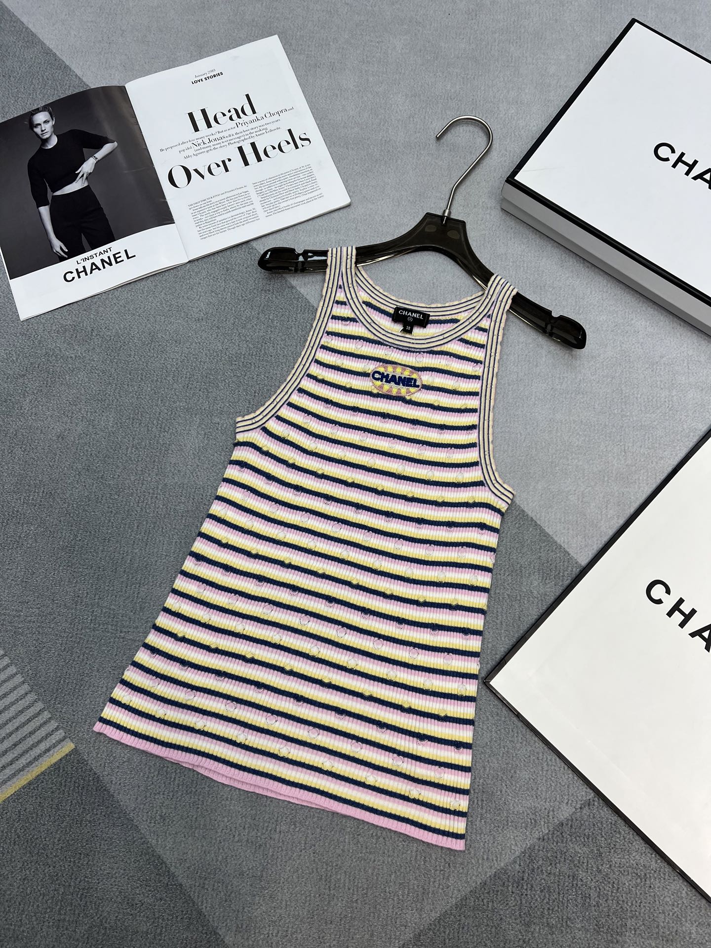 NO:308826,CHANE*/Chanel 25 color cc letter embroidered logo striped vest suspender top fashionable slim and versatile SM, chanel, chanel, alexander wang19860909CHANE*/香奈儿25彩色cc 字母刺绣logo条纹背心吊带上衣时髦显瘦百搭SM,,chanel,chanel,alexander wang,Women's clothing