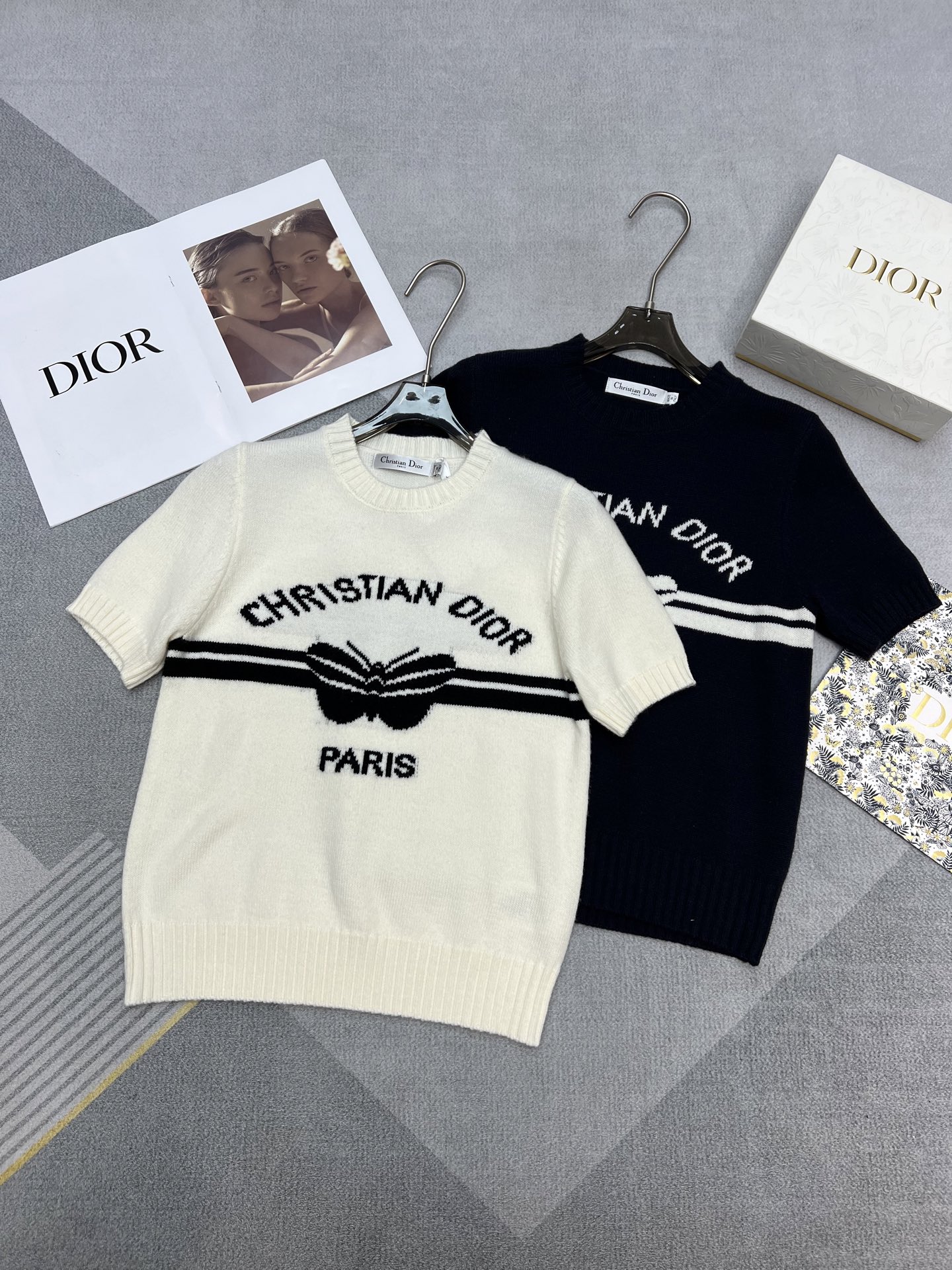 NO:310906,Dio*25 spring and summer new round neck, butterfly letter logo jacquard embroidery knitted short-sleeved temperament casual and versatile black and white SML, dior, T-shirt, alexander wang19860909Dio*25春夏新款圆领 蝴蝶字母logo提花刺绣针织短袖气质休闲百搭款黑色白色SML,,dior,T-shirt,alexander wang,Women's clothing