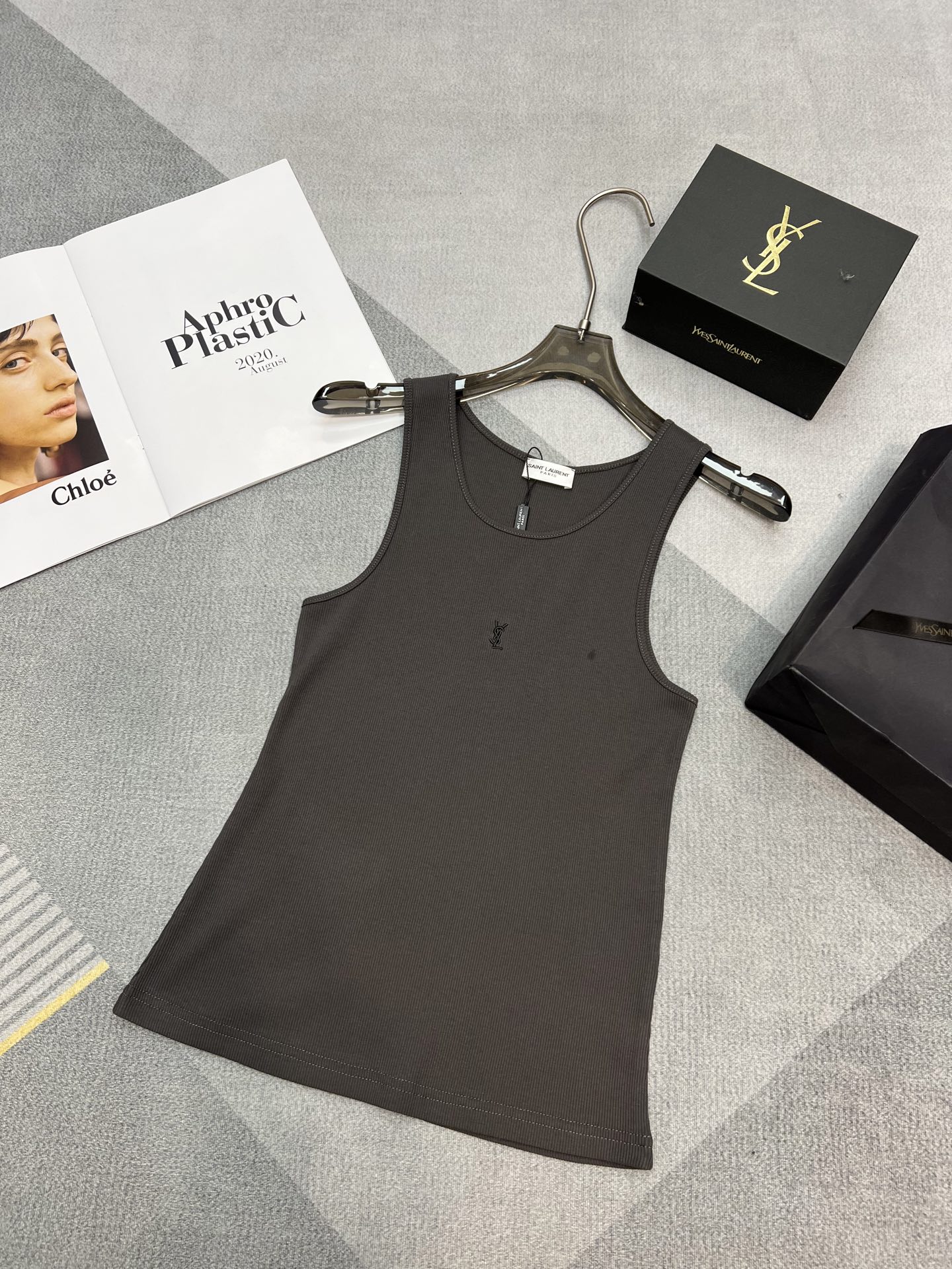 NO:310890,YS*L/Saint Lo*lan 2025 spring and summer new model CASSANDRE vest smoke gray SM, saint laurent, alexander wang19860909YS*L/圣罗*兰 2025春夏新款 CASSANDRE背心烟灰色SM,,saint laurent,alexander wang,Women's clothing