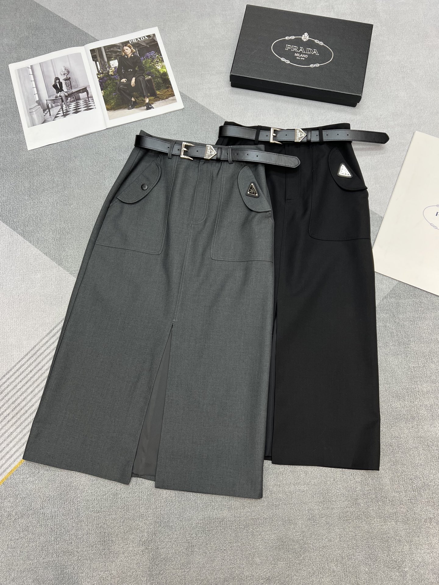 NO:320549,High-quality Prad*25 Spring and Summer New High-end Custom Skirt/Double Pocket Design/Triangle Logo Logo Metallic High-end Metallic/Gray Black SML, Prada, Skirts, Alexander Wang19860909高品质Prad*25年春夏新款高级定制半裙/双口袋设计/三角Logo标志金属高级感满满/灰色黑色SML,,prada,skirts,alexander wang,Women's clothing